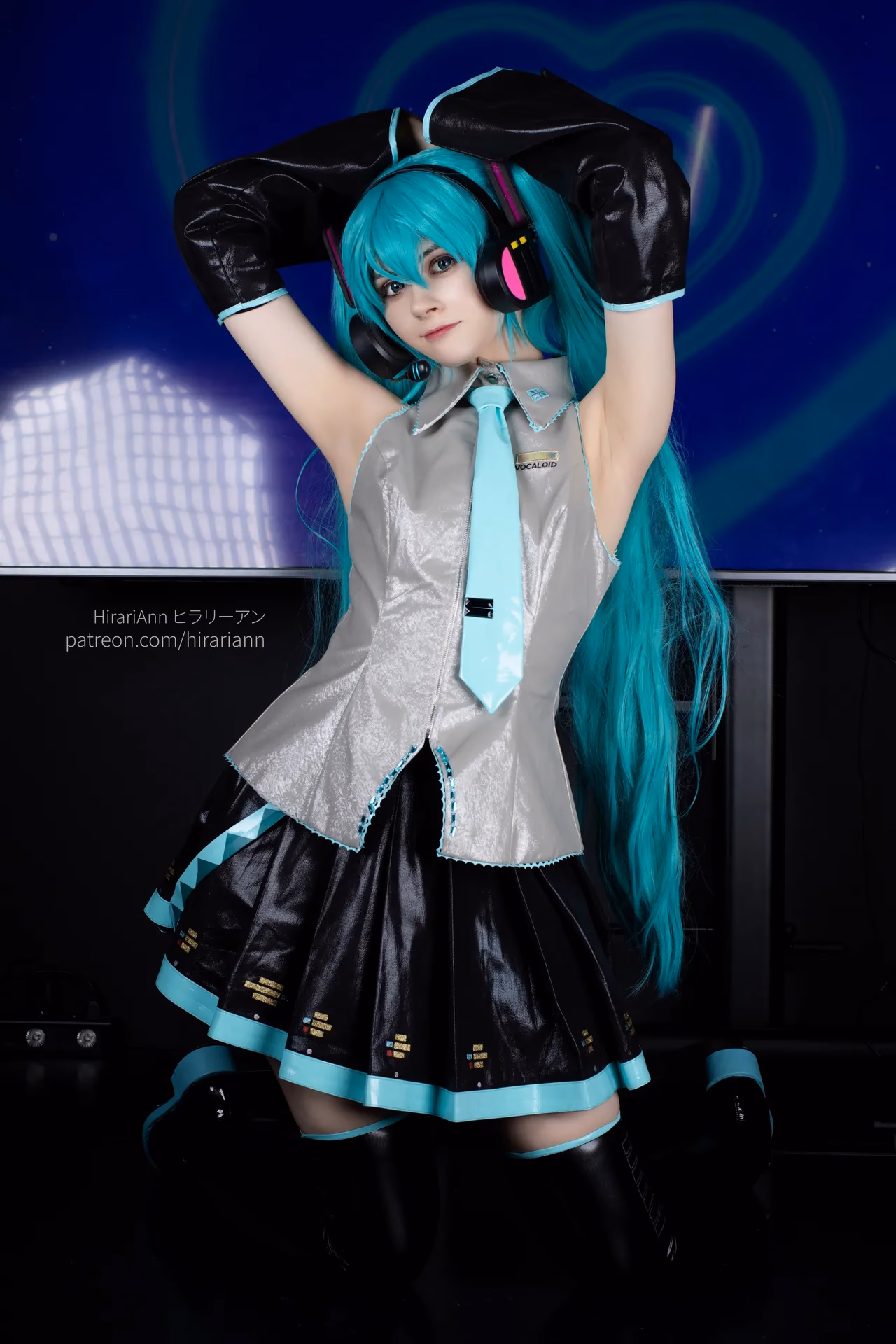HirariAnn as Hatsune Miku — cosplay photo 35 of 115
