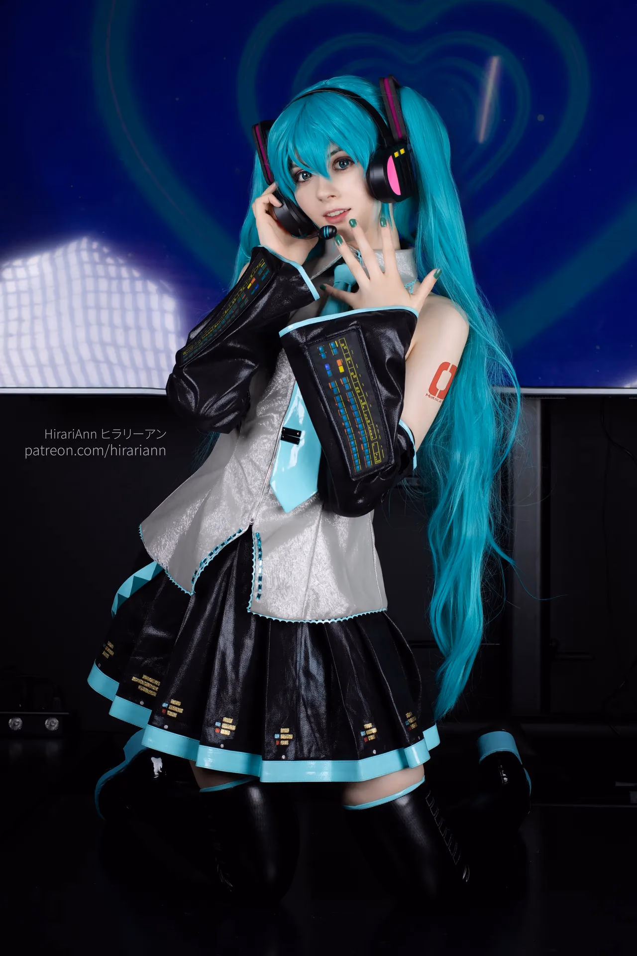 HirariAnn as Hatsune Miku — cosplay photo 36 of 115