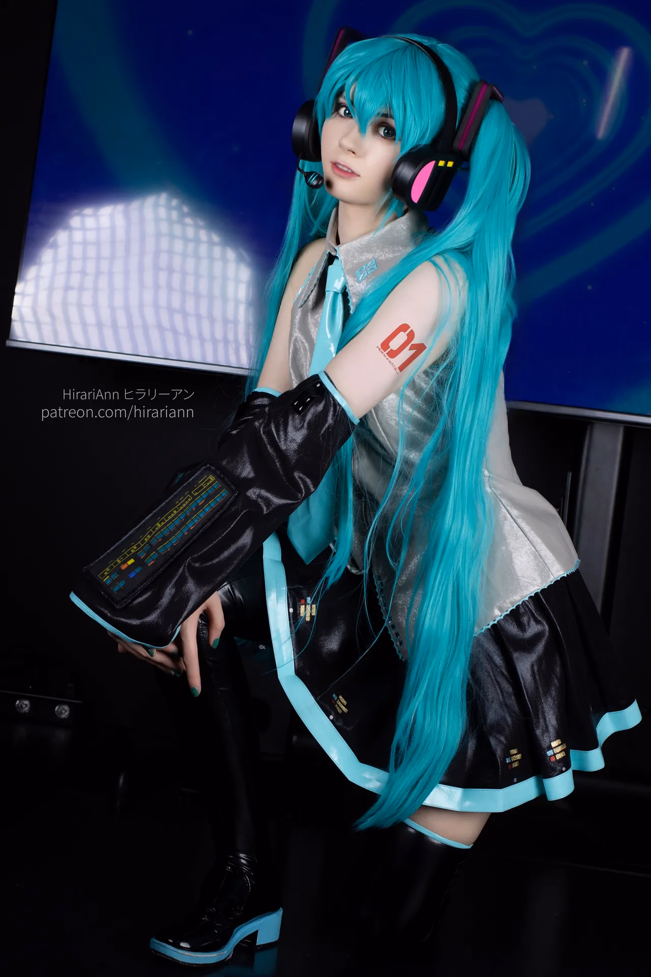 HirariAnn as Hatsune Miku — cosplay photo 38 of 115