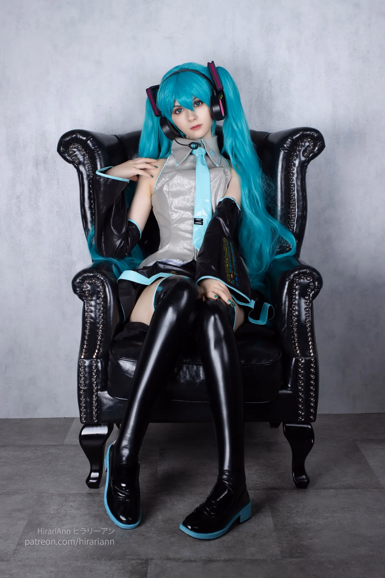 HirariAnn as Hatsune Miku — cosplay photo 42 of 115