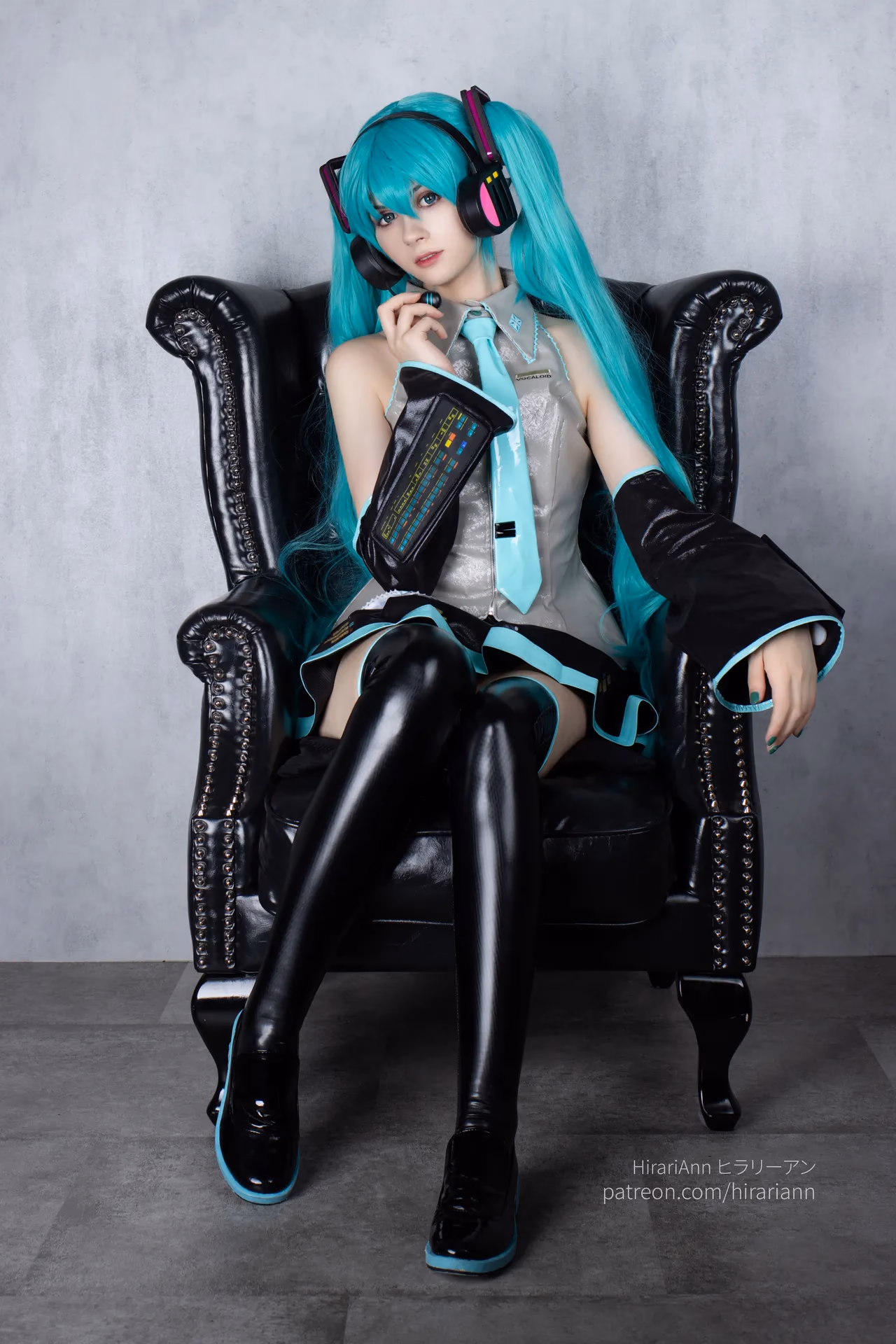 HirariAnn as Hatsune Miku — cosplay photo 46 of 115