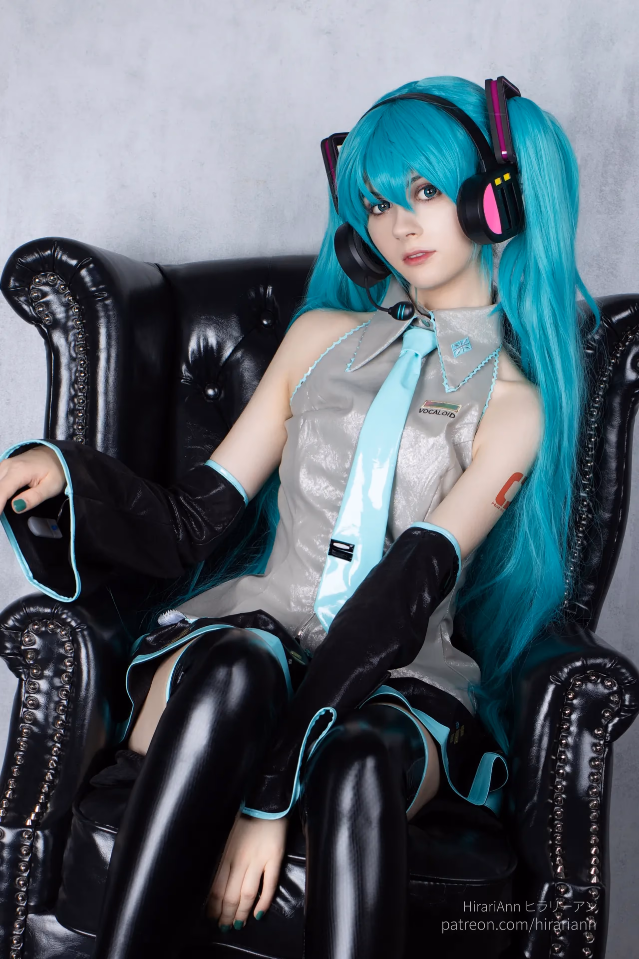 HirariAnn as Hatsune Miku — cosplay photo 47 of 115
