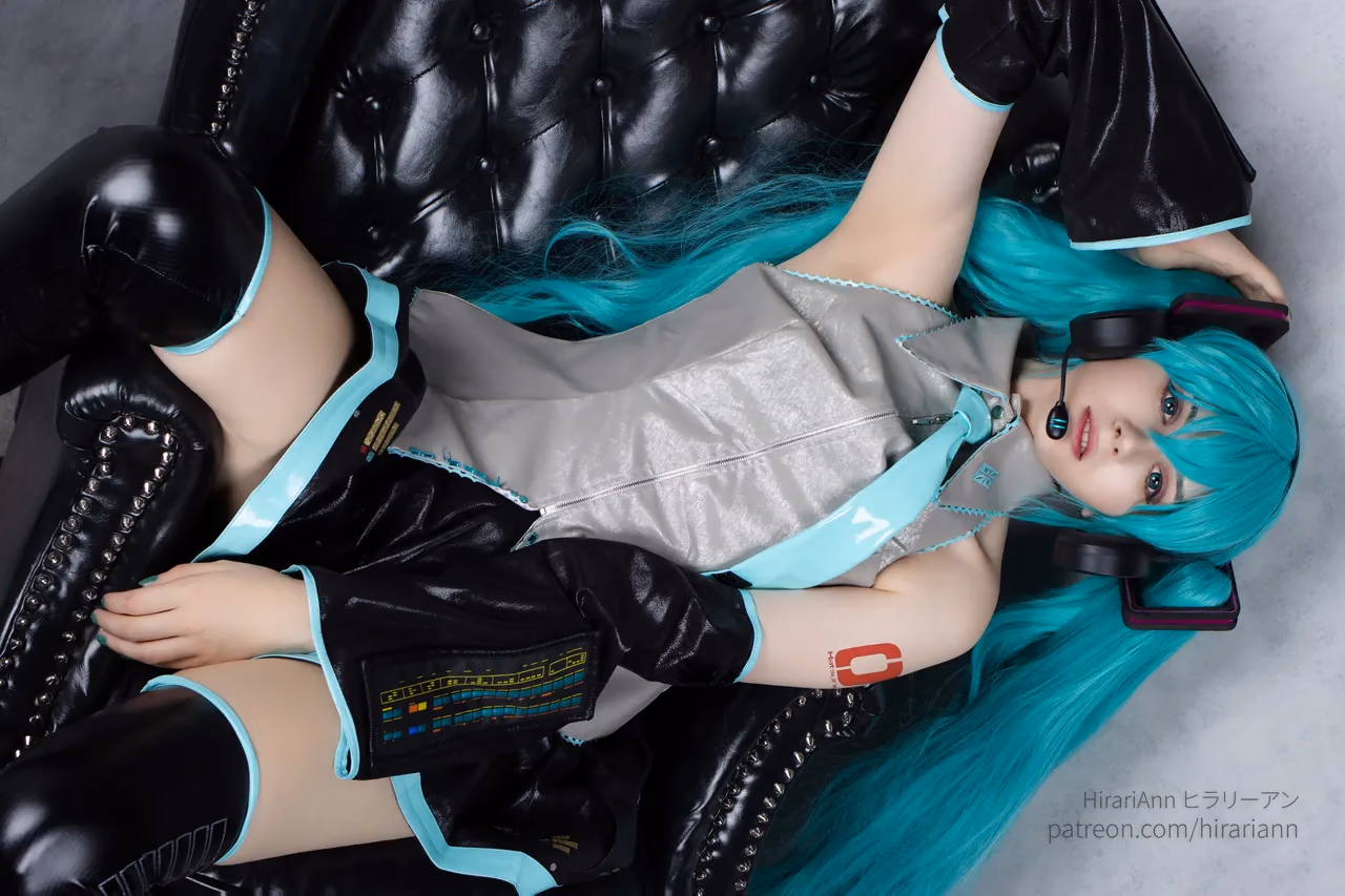 HirariAnn as Hatsune Miku — cosplay photo 59 of 115