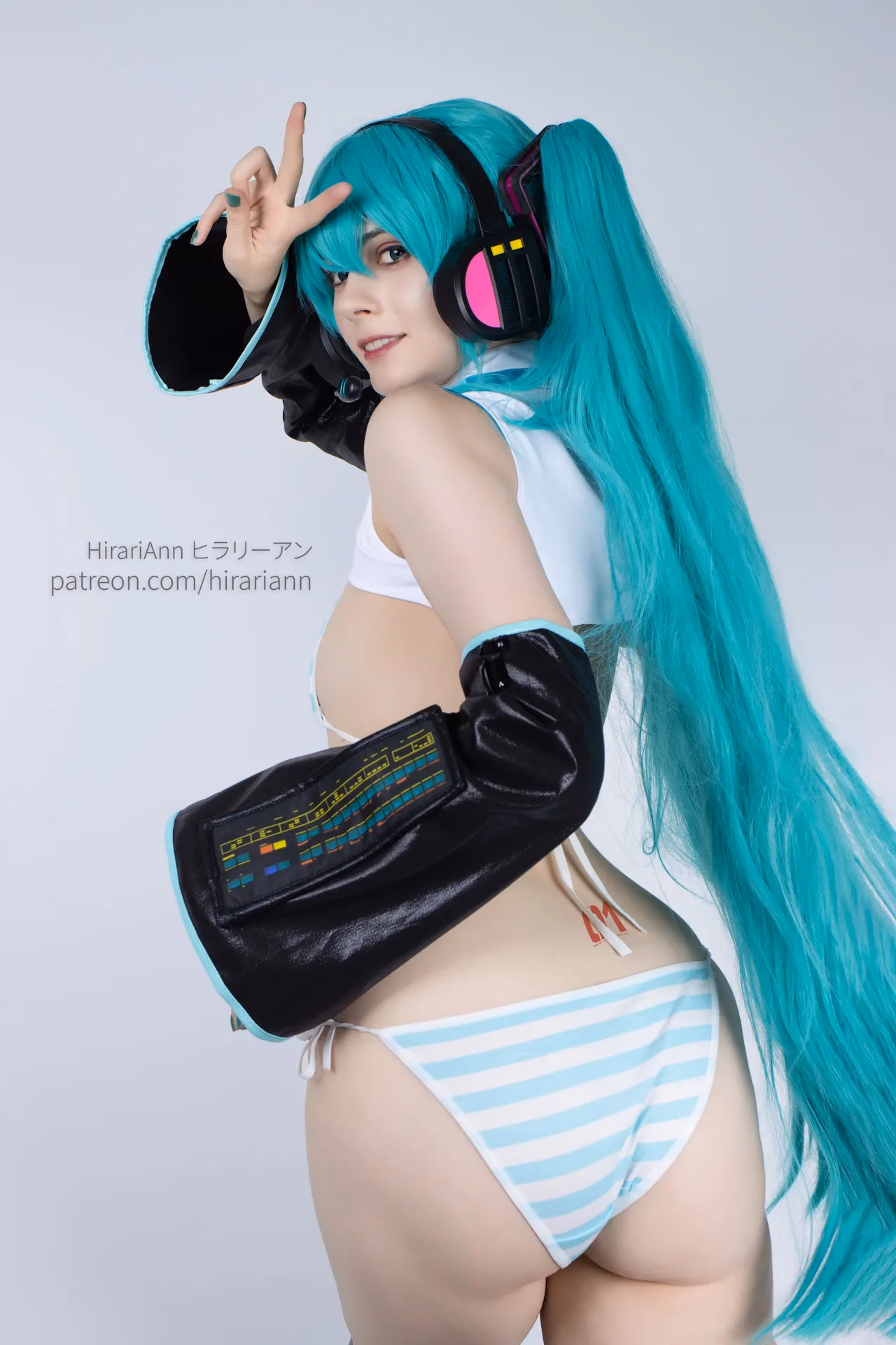 HirariAnn as Hatsune Miku — cosplay photo 77 of 115