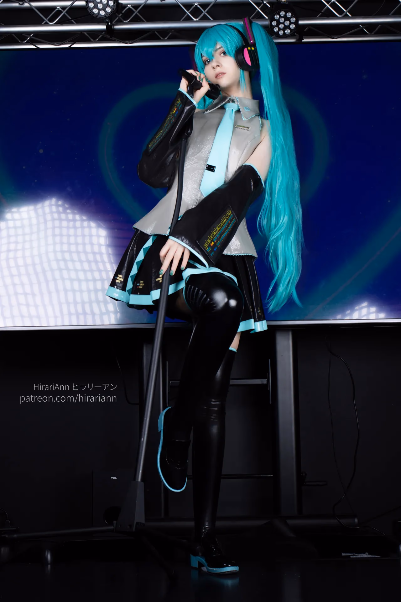 HirariAnn as Hatsune Miku — cosplay photo 8 of 115