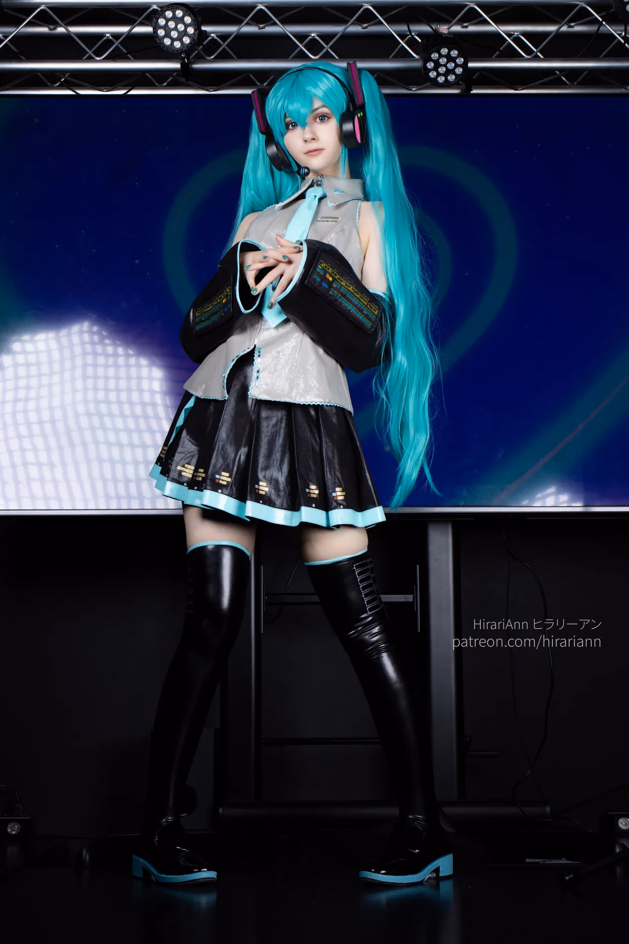 HirariAnn as Hatsune Miku — cosplay photo 9 of 115