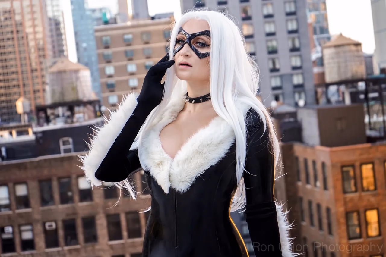 Holly Wolf as Black Cat — cosplay photo 11 of 30