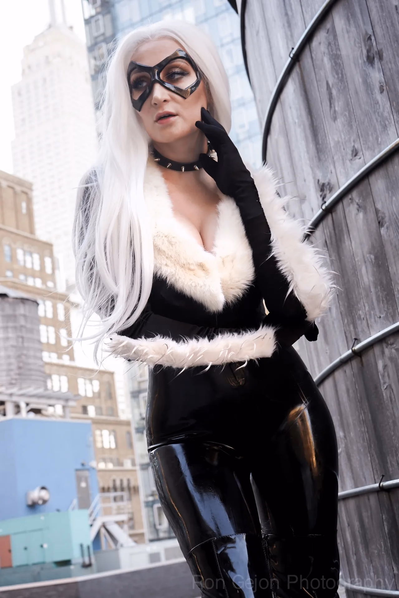 Holly Wolf as Black Cat — cosplay photo 16 of 30