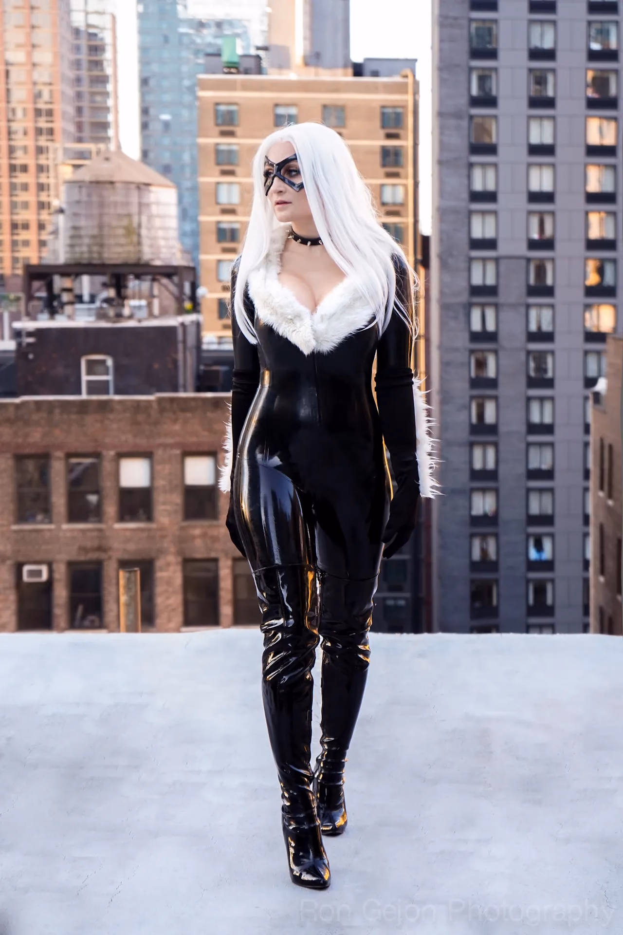 Holly Wolf as Black Cat — cosplay photo 8 of 30