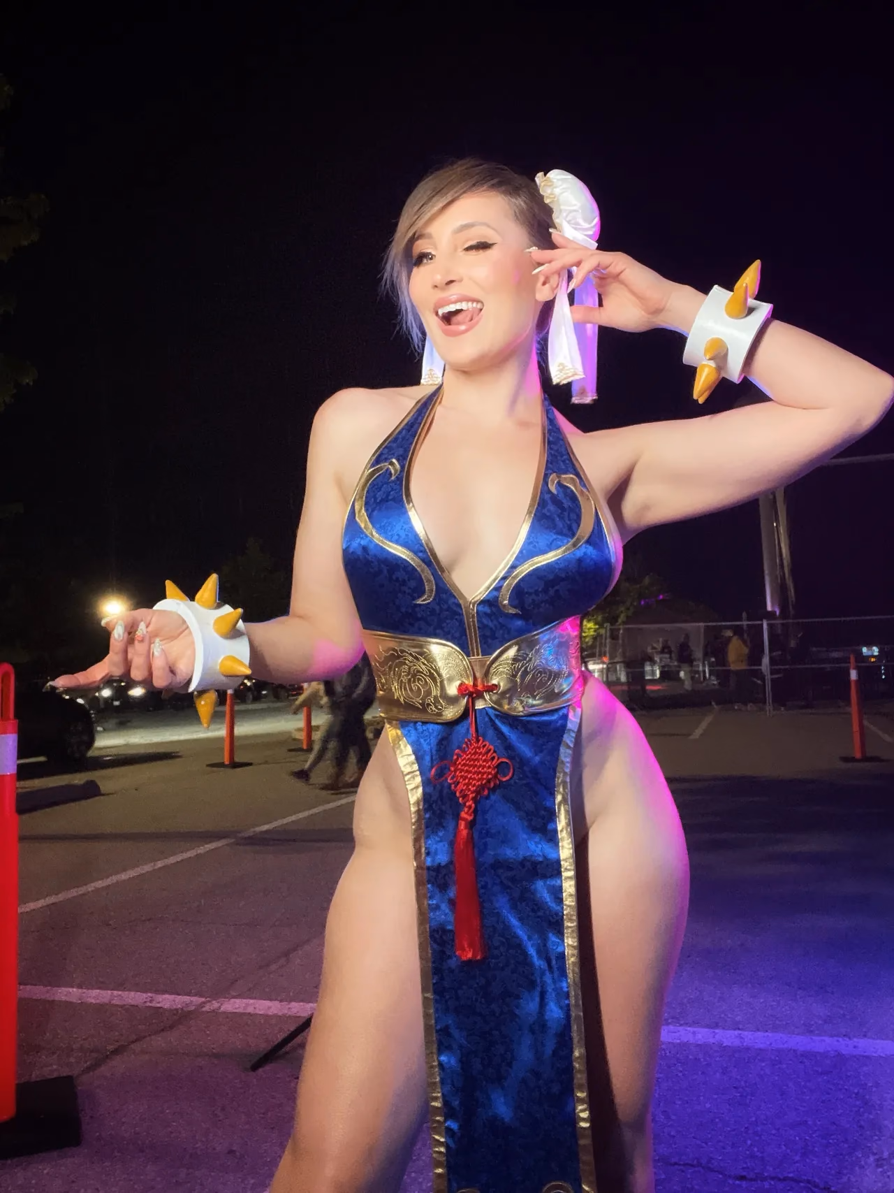 Holly Wolf as Chun-Li — cosplay photo 9 of 10
