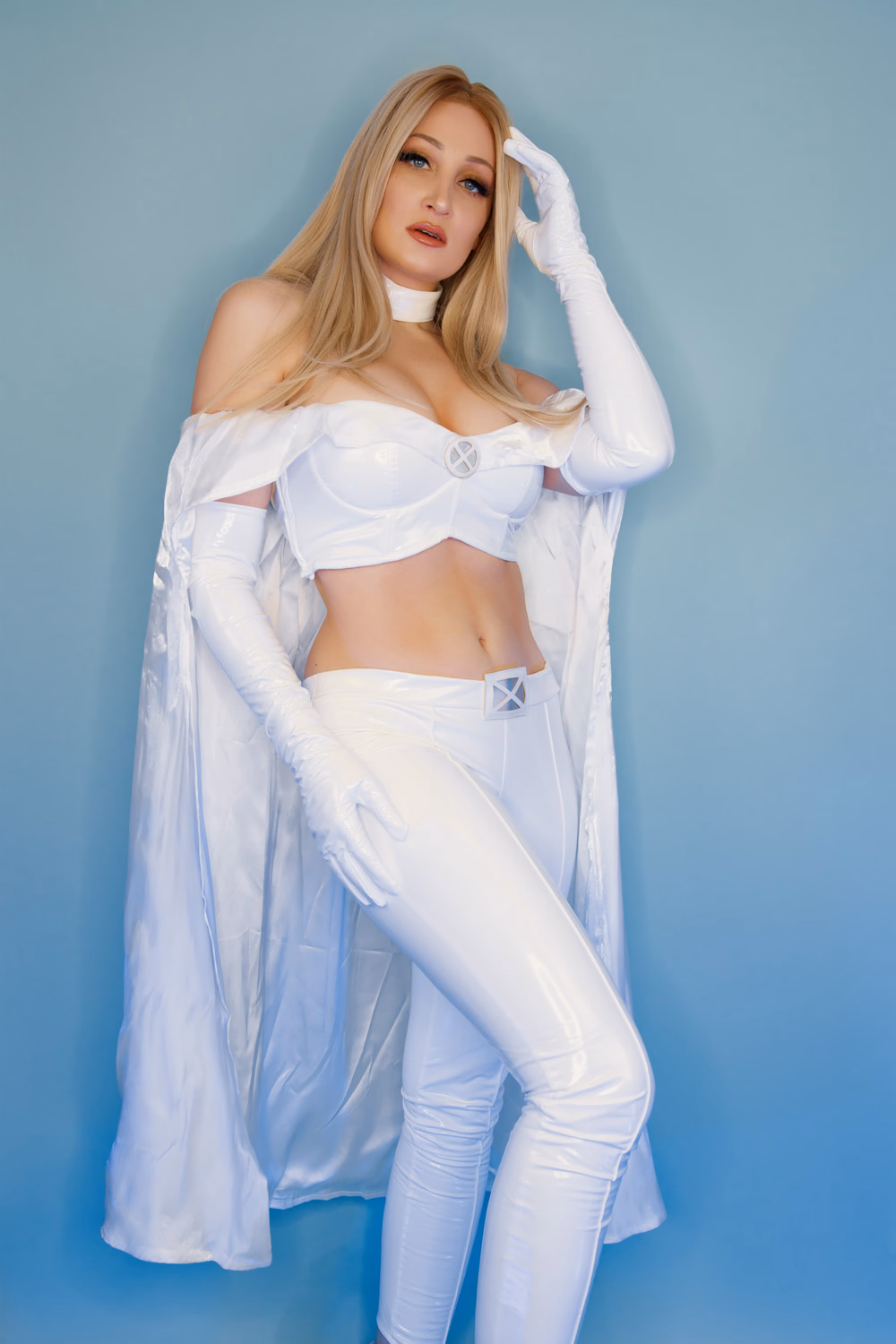 Holly Wolf as Emma Frost — cosplay photo 2 of 21