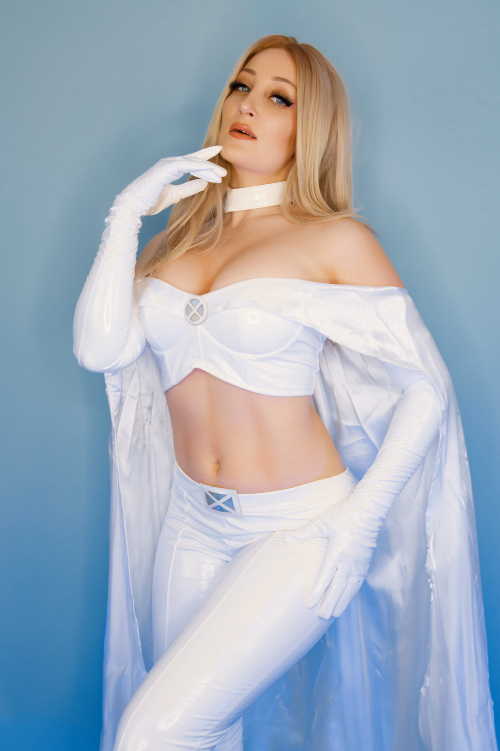Holly Wolf as Emma Frost — cosplay photo 5 of 21