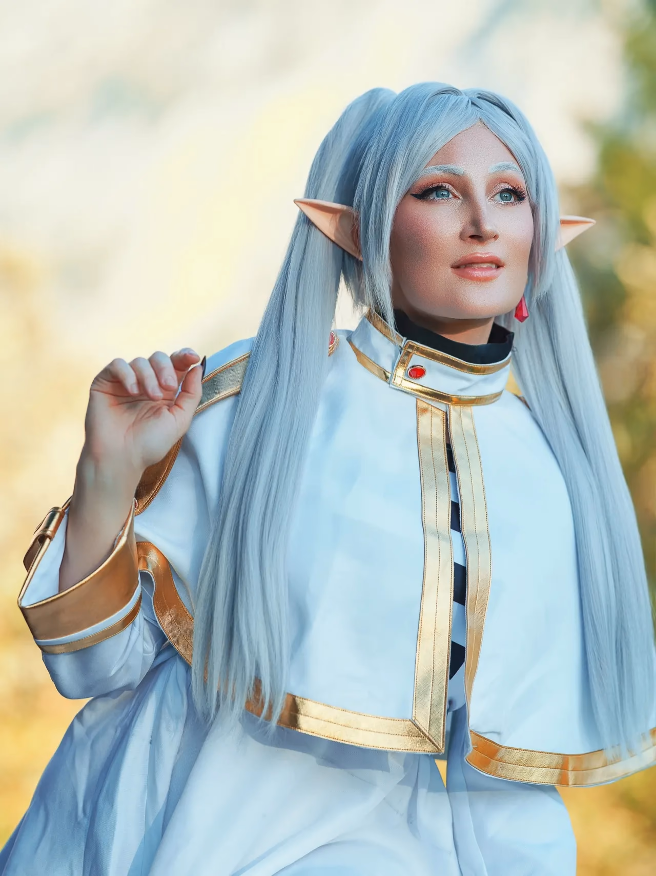 Holly Wolf as Frieren — cosplay photo 11 of 17