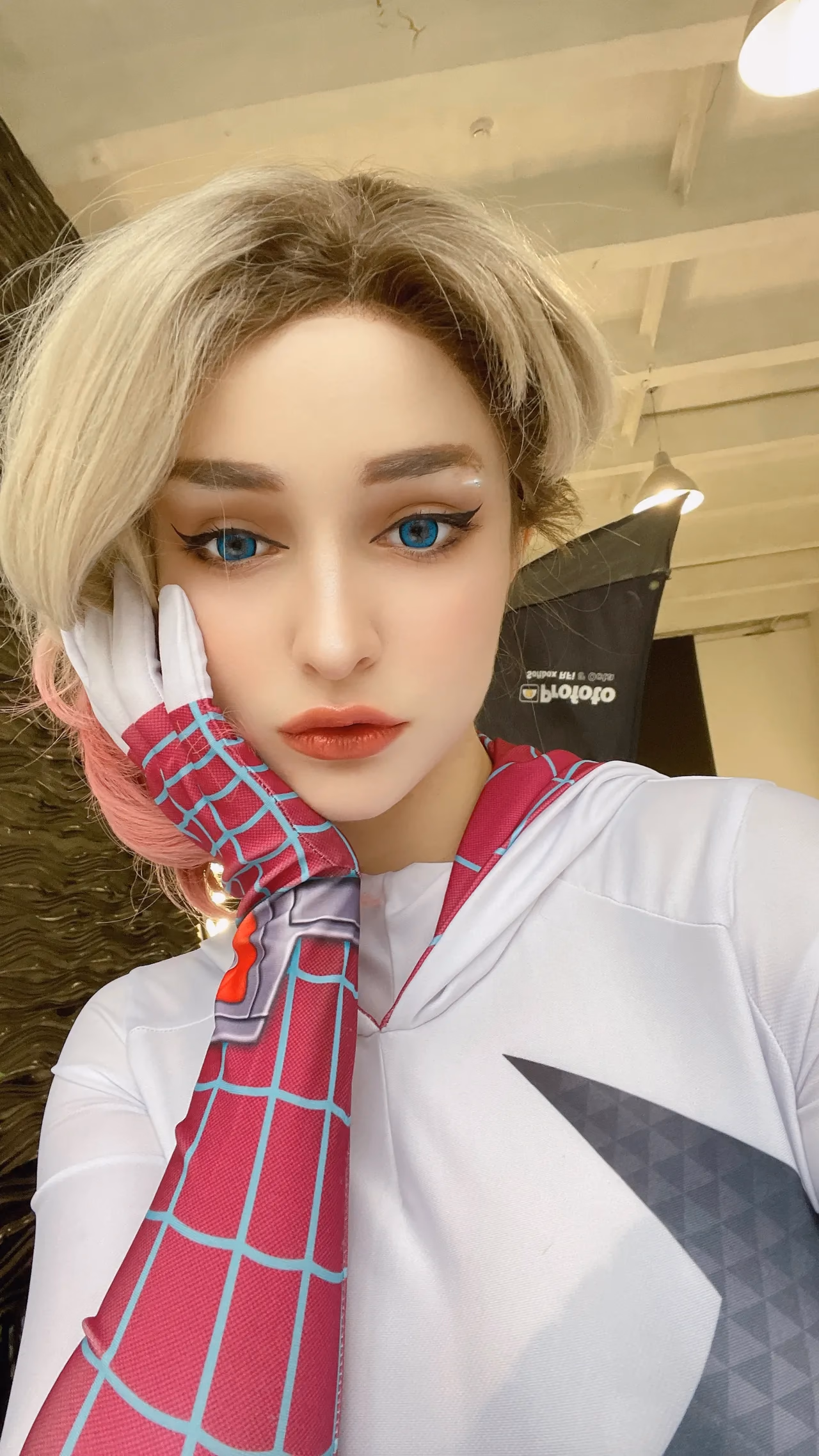 Hologana as Gwen Stacy — cosplay photo 29 of 36