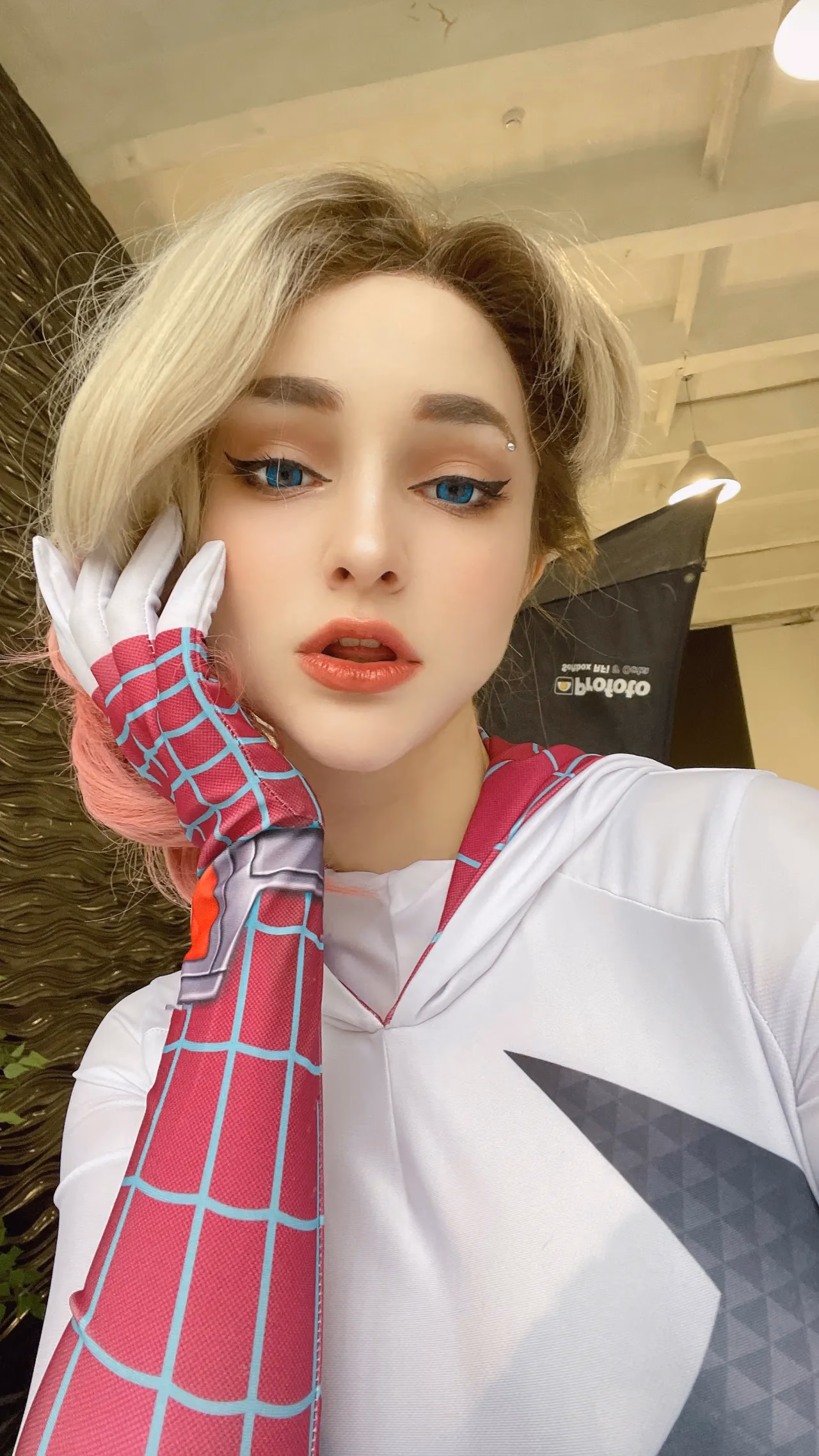 Hologana as Gwen Stacy — cosplay photo 33 of 36