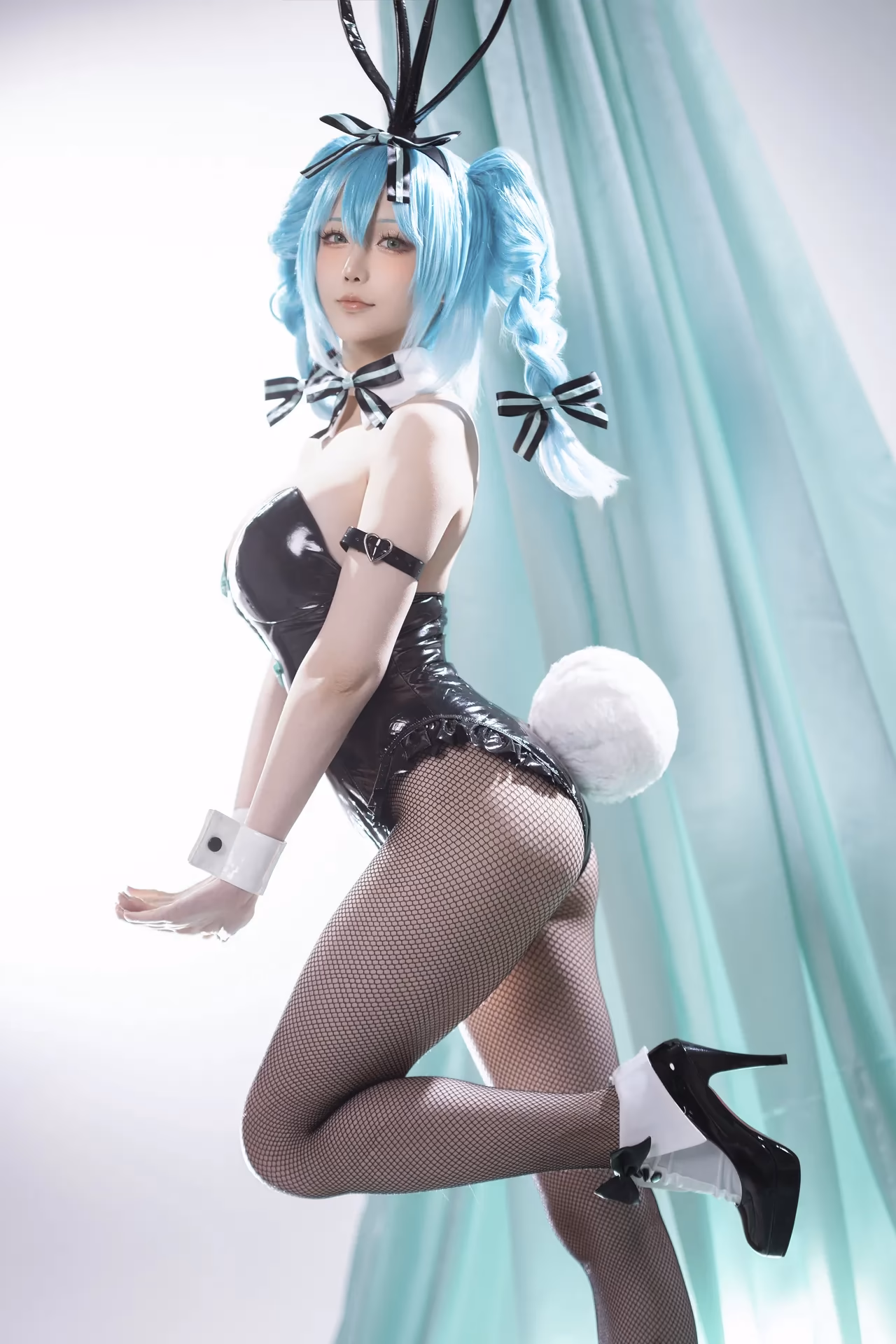 Hoshilily as Hatsune Miku — cosplay photo 2 of 44