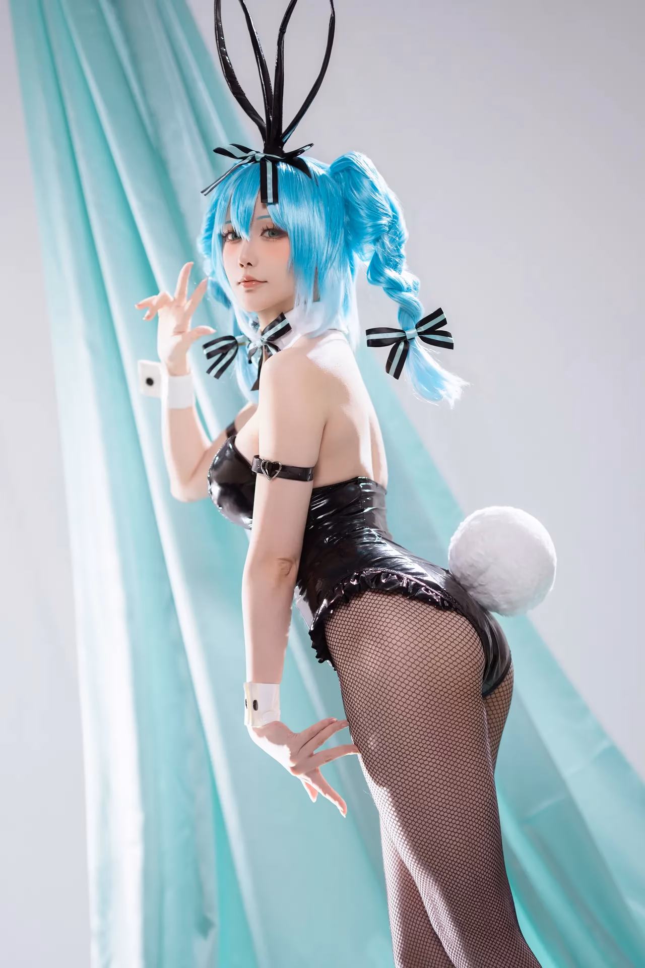 Hoshilily as Hatsune Miku — cosplay photo 3 of 44