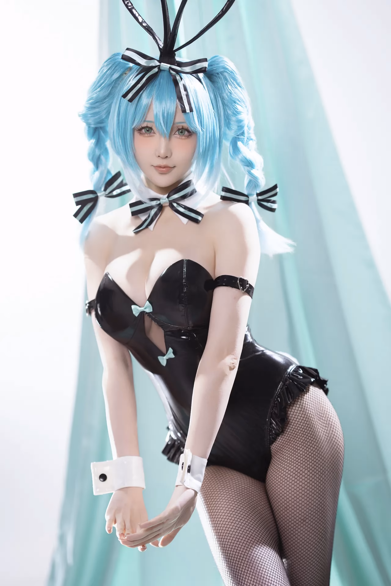 Hoshilily as Hatsune Miku — cosplay photo 4 of 44