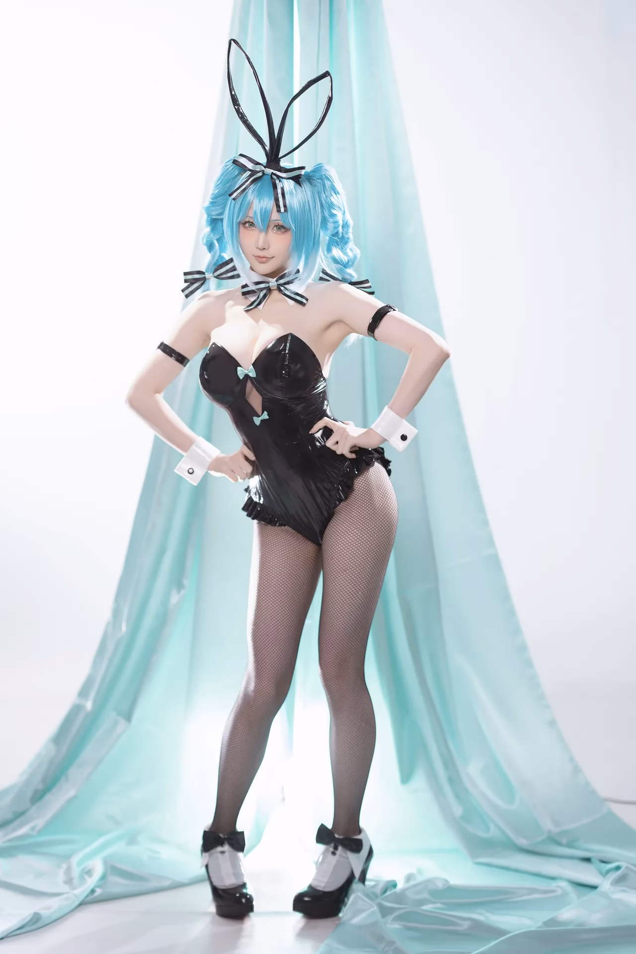 Hoshilily as Hatsune Miku — cosplay photo 5 of 44