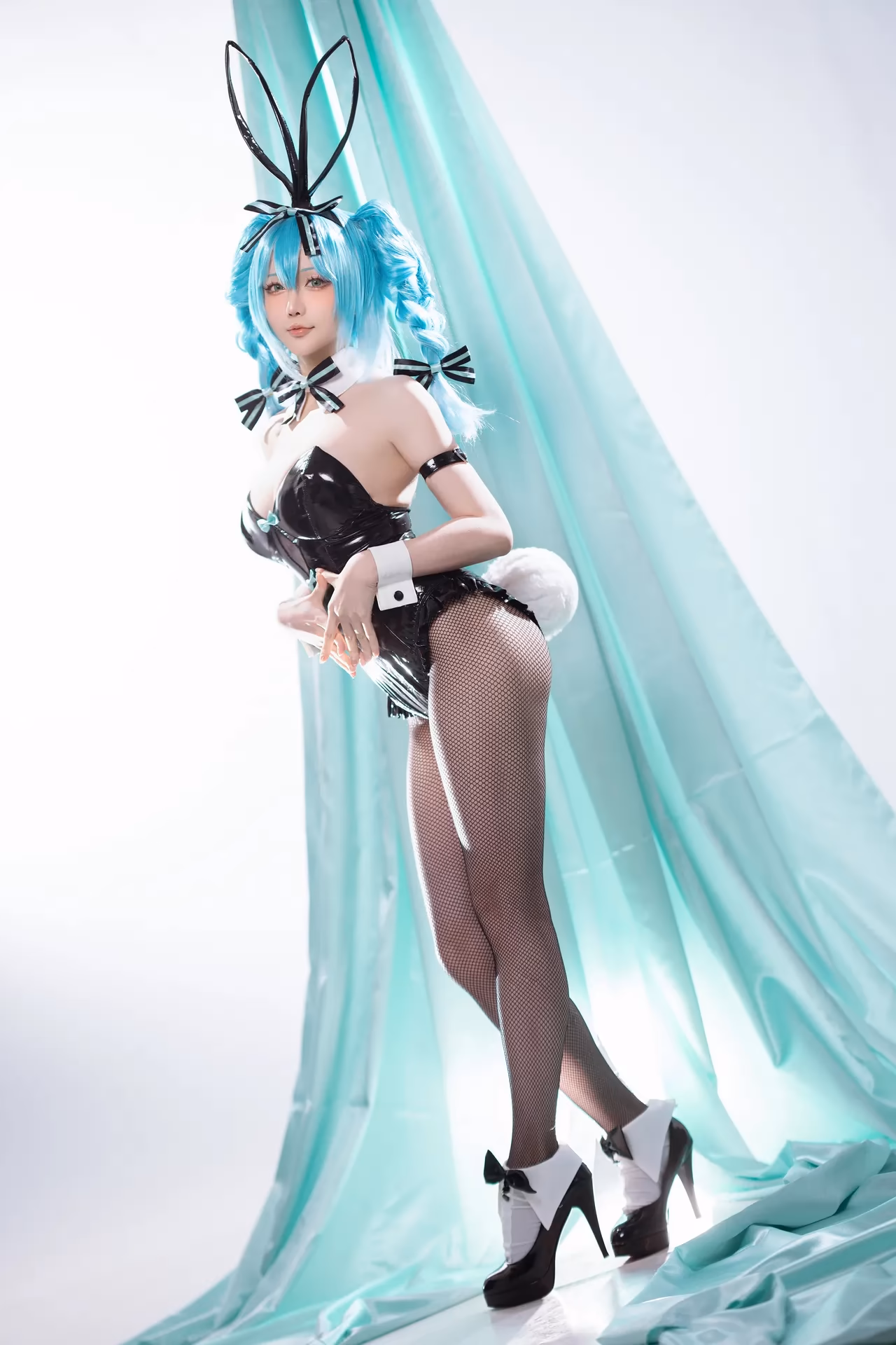 Hoshilily as Hatsune Miku — cosplay photo 6 of 44