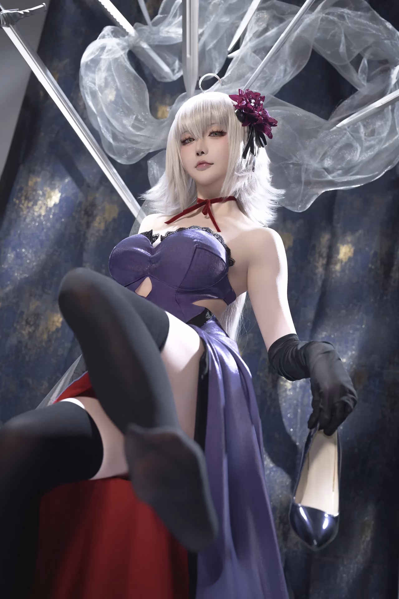 Hoshilily as Jeanne d'Arc (Alter) — cosplay photo 11 of 33