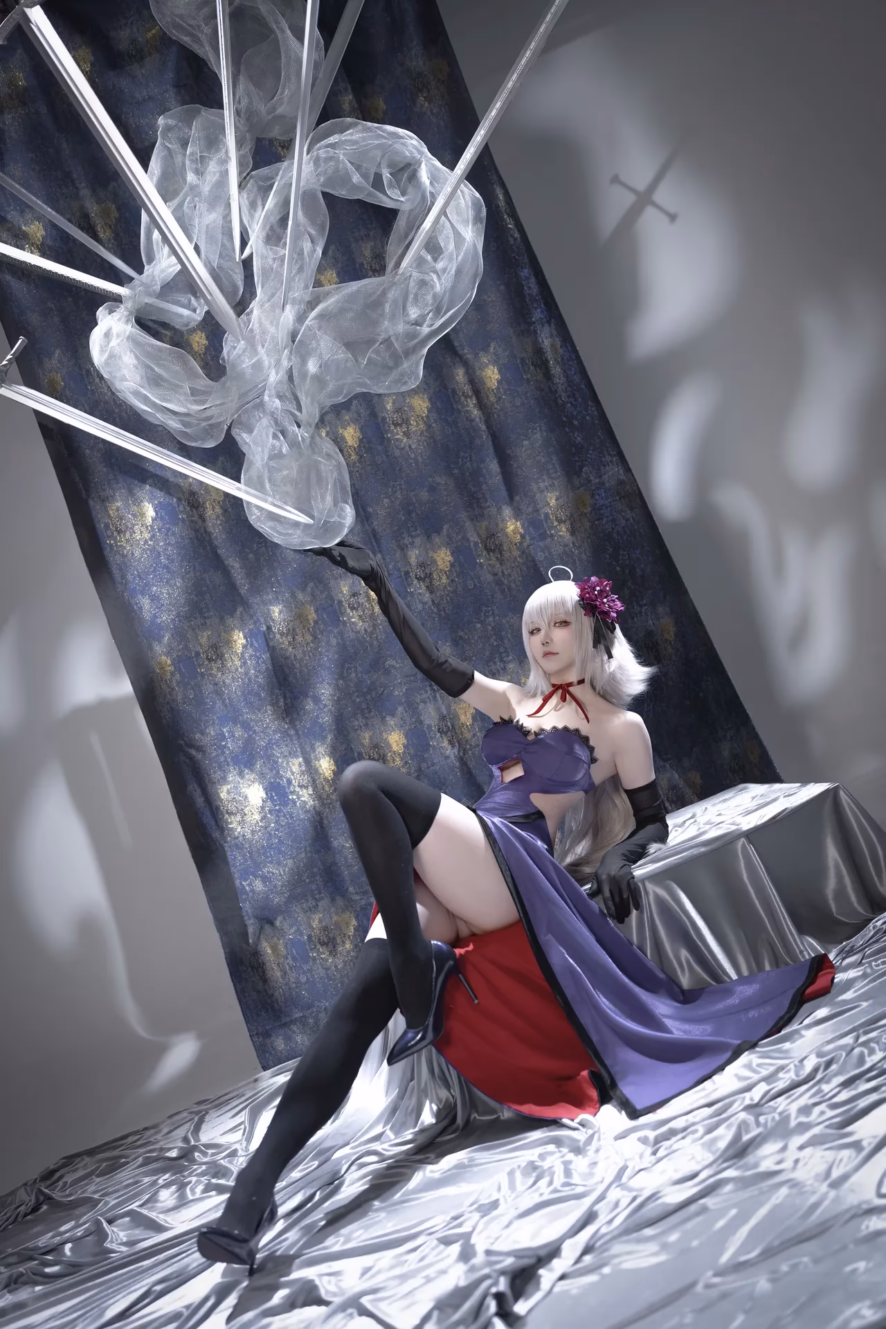 Hoshilily as Jeanne d'Arc (Alter) — cosplay photo 15 of 33