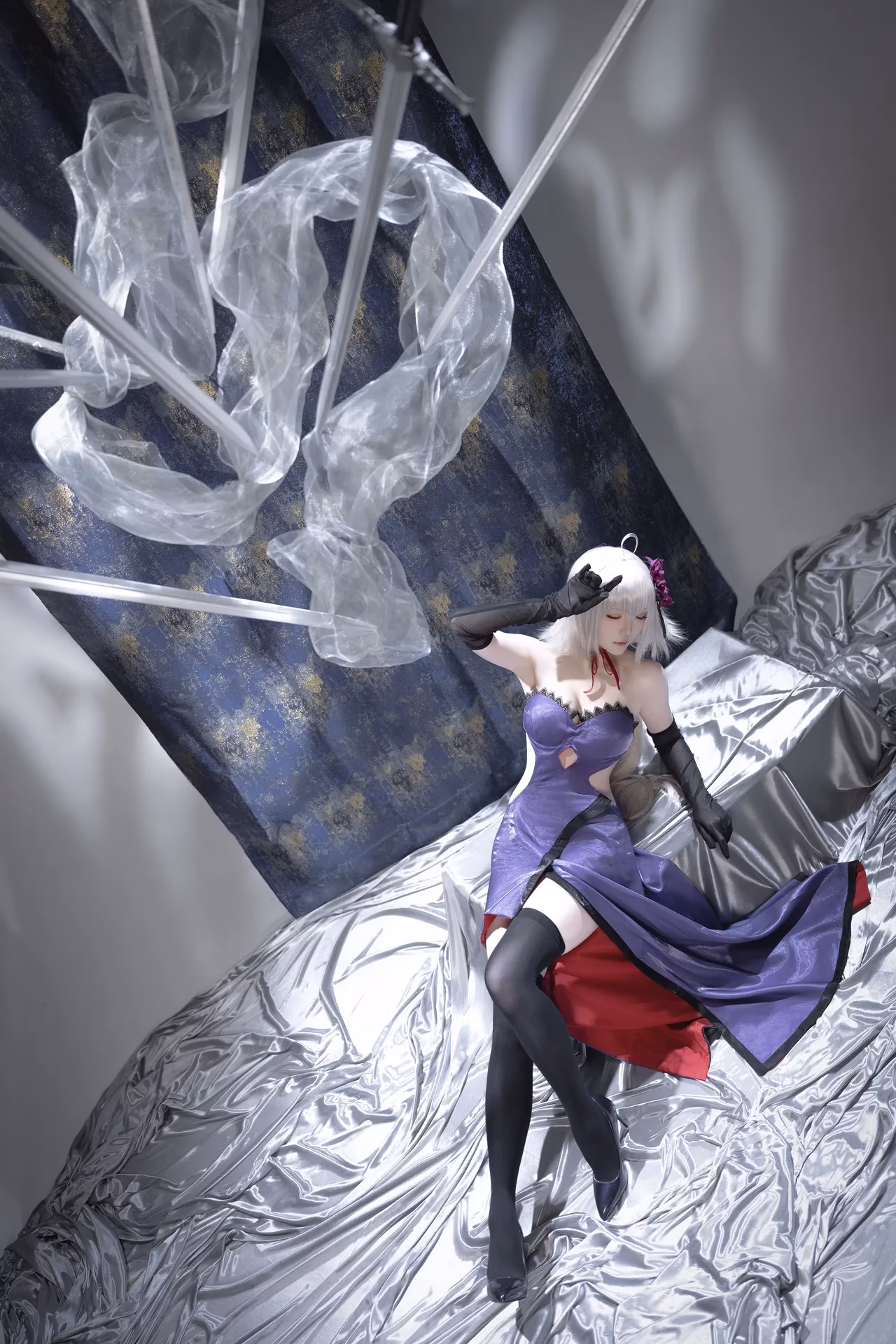 Hoshilily as Jeanne d'Arc (Alter) — cosplay photo 16 of 33