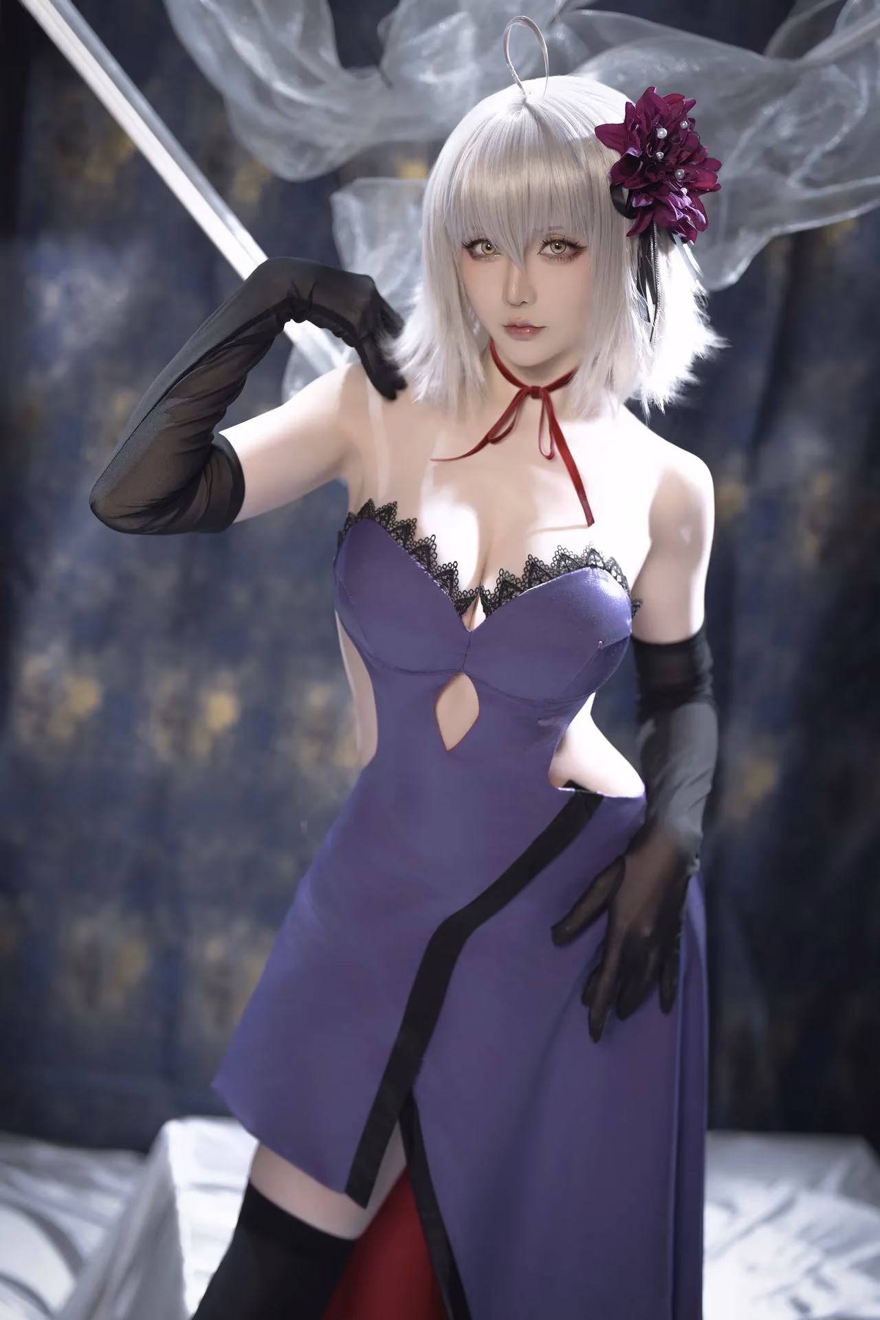 Hoshilily as Jeanne d'Arc (Alter) — cosplay photo 18 of 33