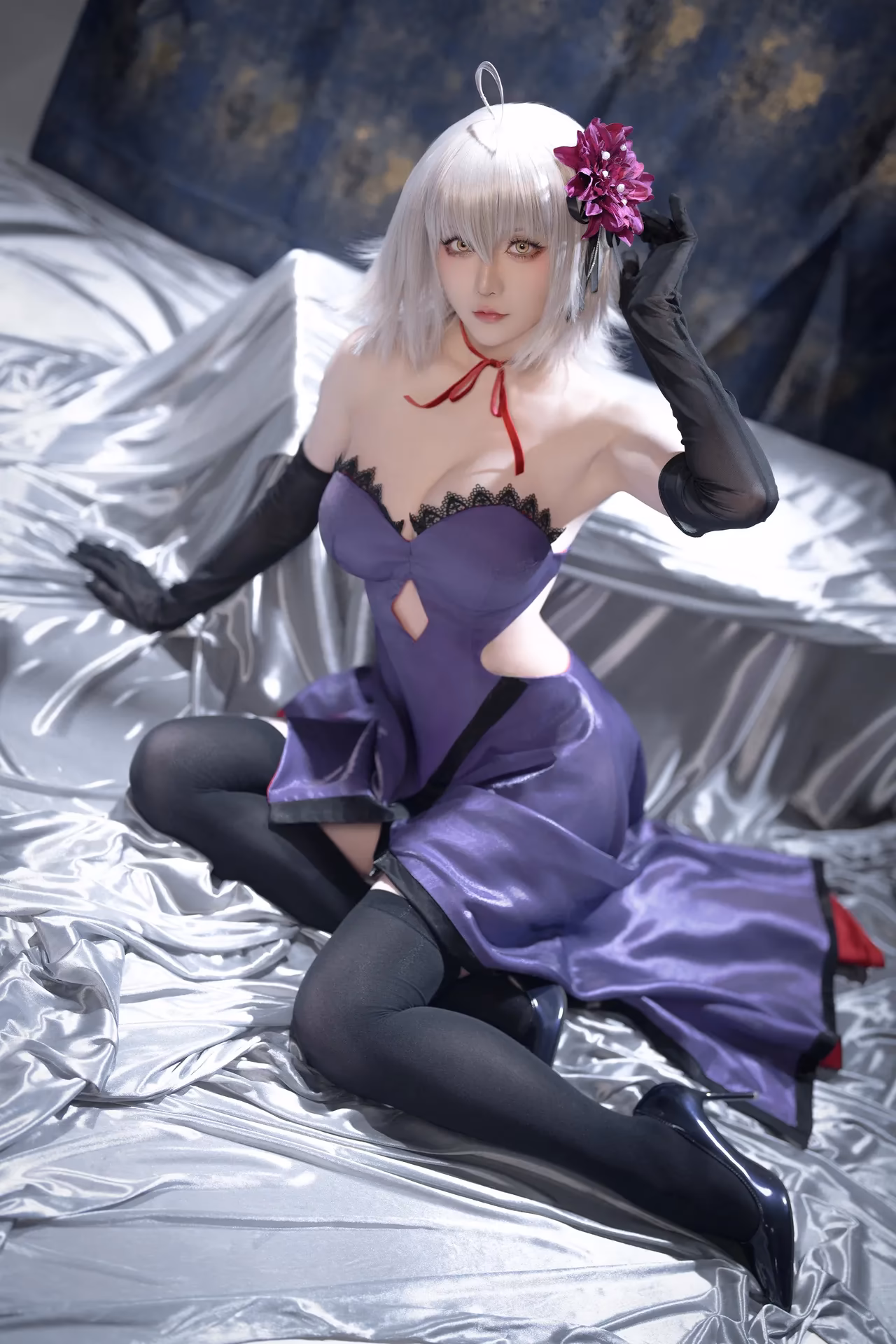 Hoshilily as Jeanne d'Arc (Alter) — cosplay photo 19 of 33