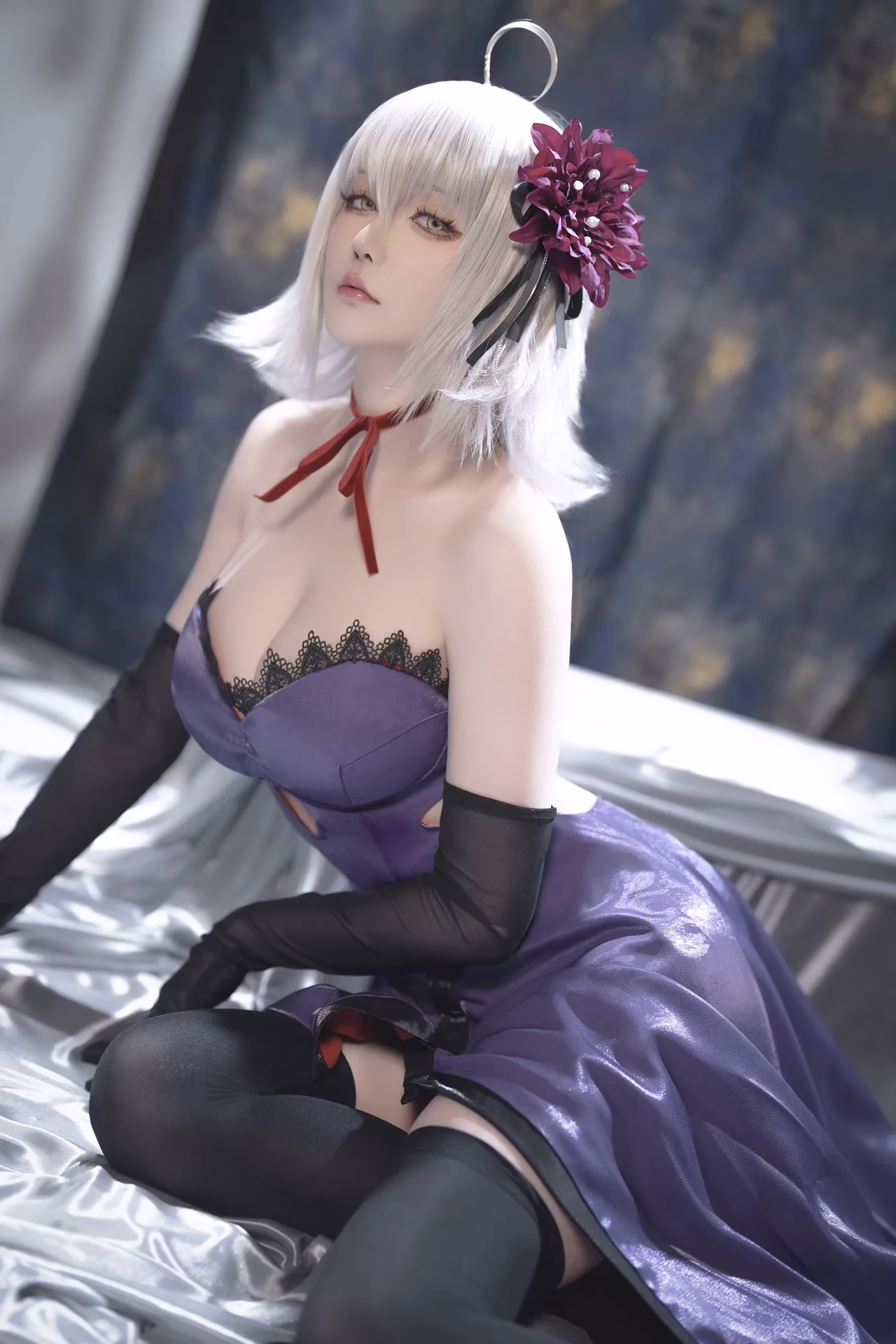Hoshilily as Jeanne d'Arc (Alter) — cosplay photo 20 of 33