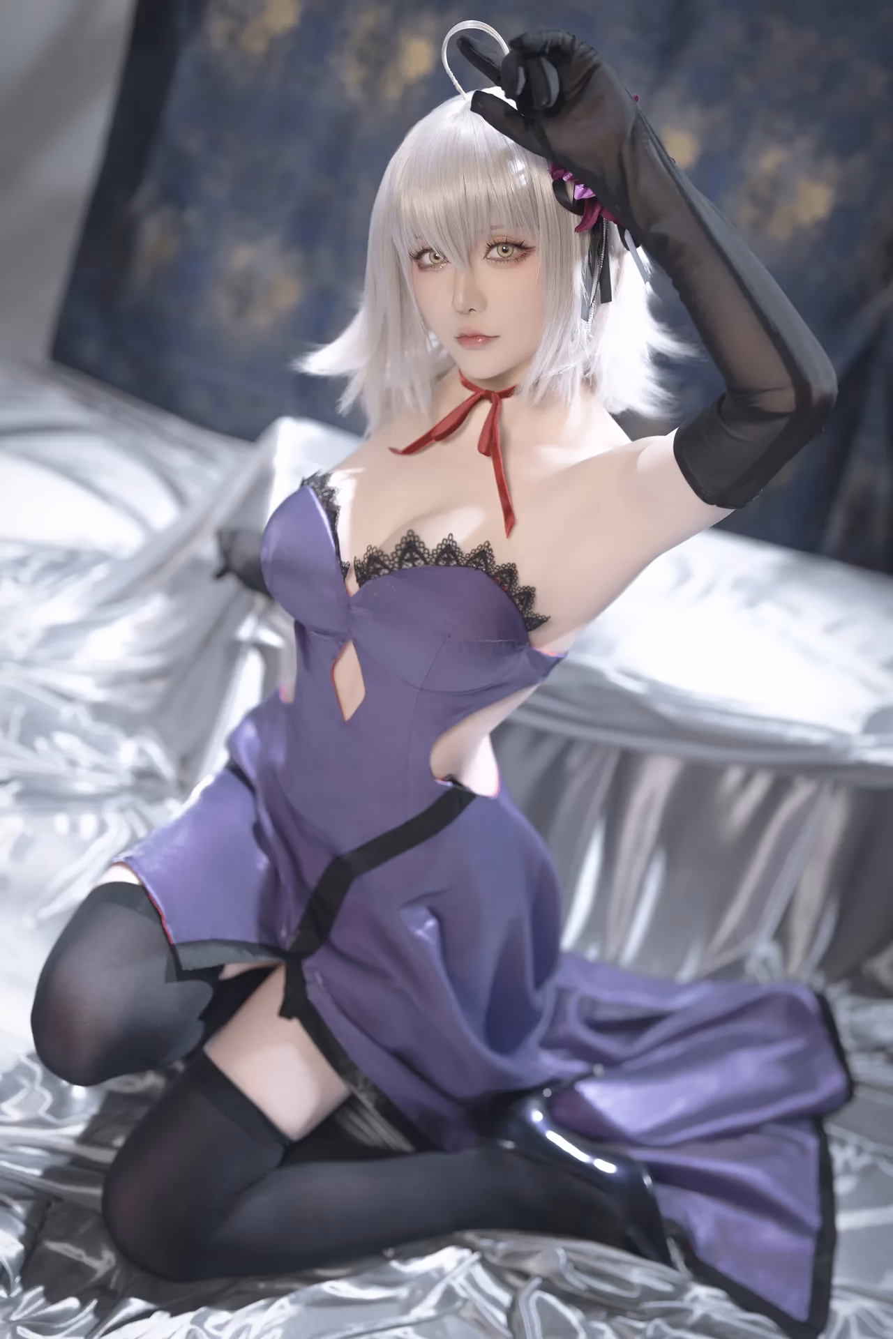 Hoshilily as Jeanne d'Arc (Alter) — cosplay photo 22 of 33