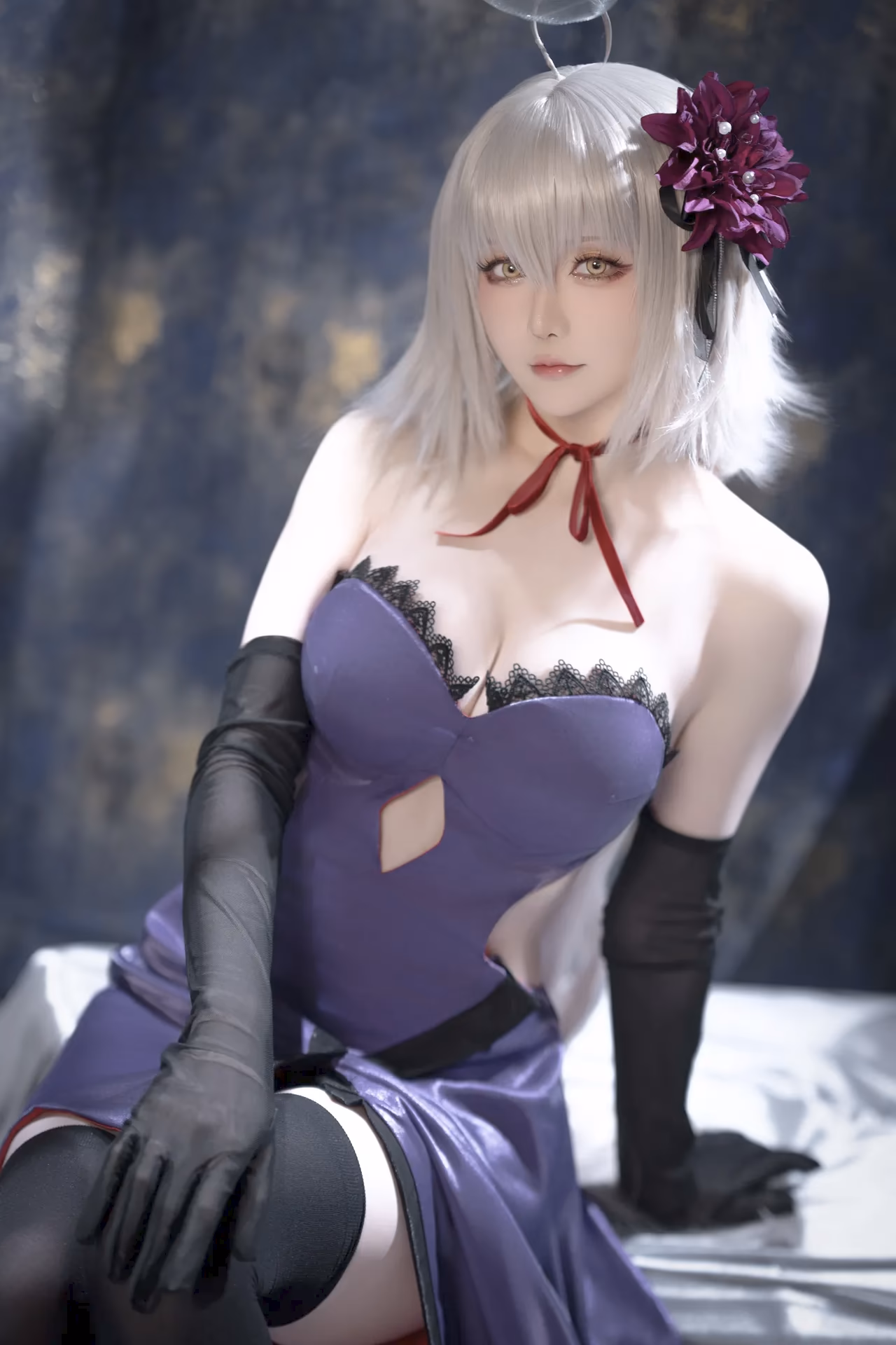 Hoshilily as Jeanne d'Arc (Alter) — cosplay photo 23 of 33