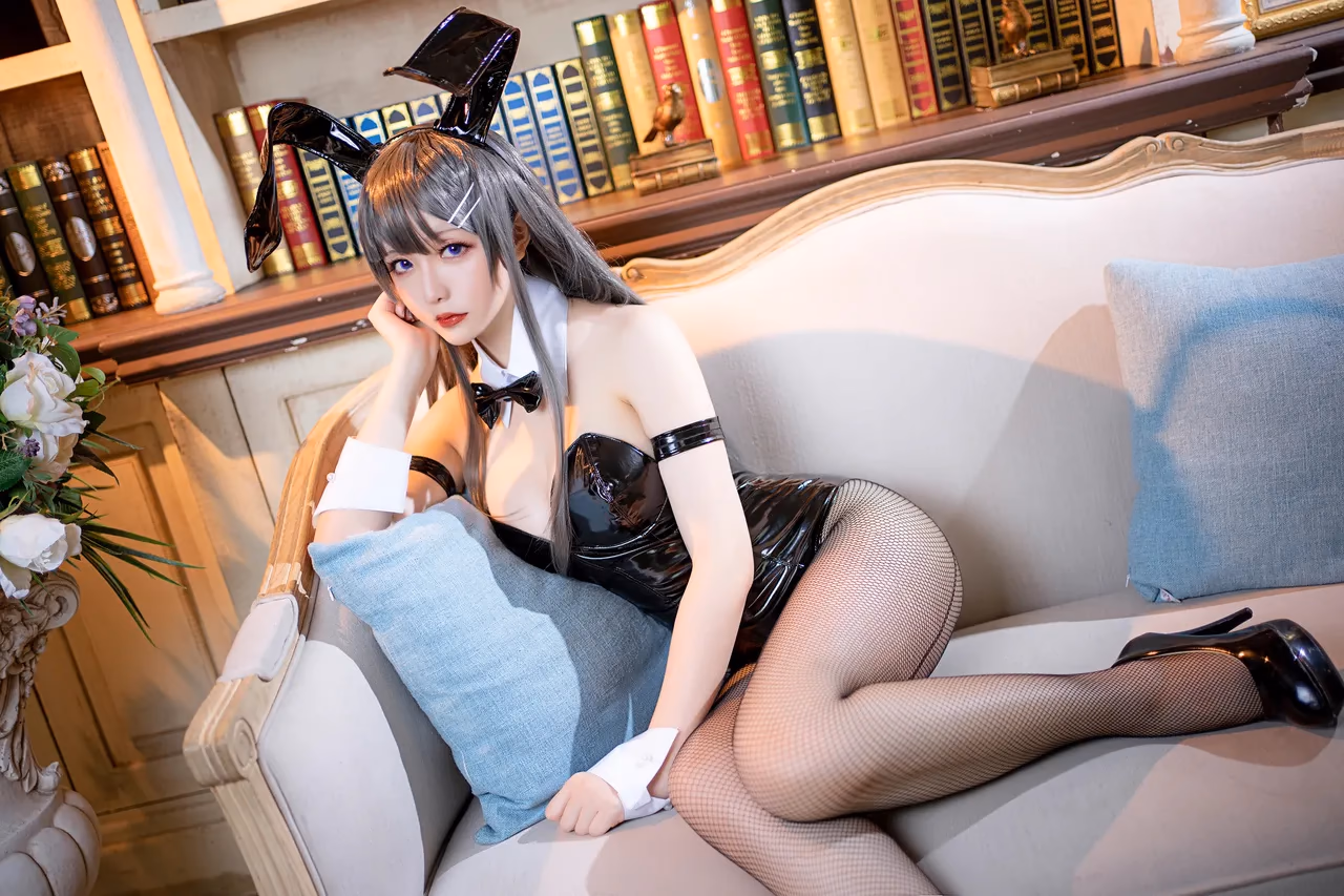 Hoshilily as Mai Sakurajima — cosplay photo 9 of 27