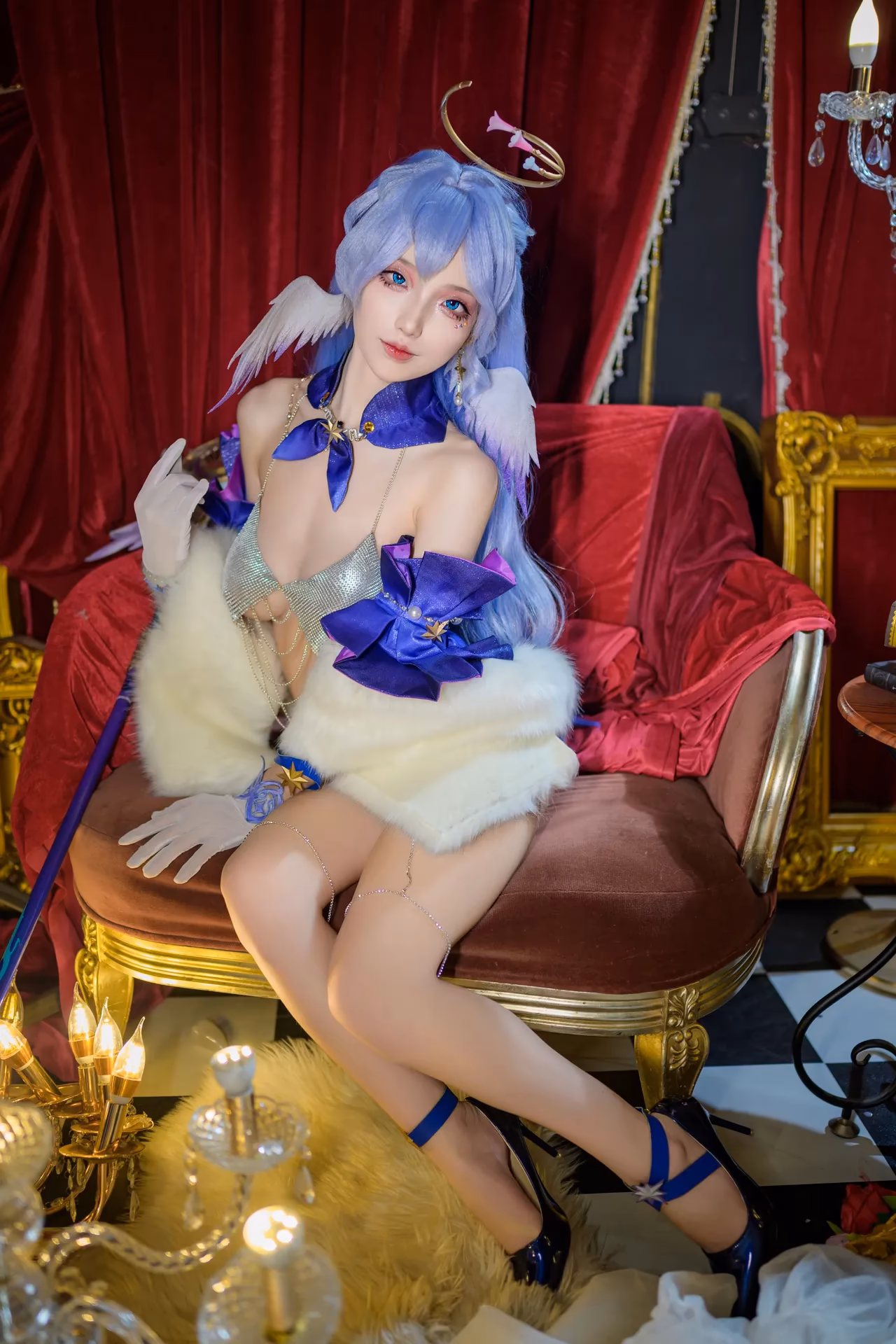 Hu Jiu Jiu as Robin — cosplay photo 13 of 61
