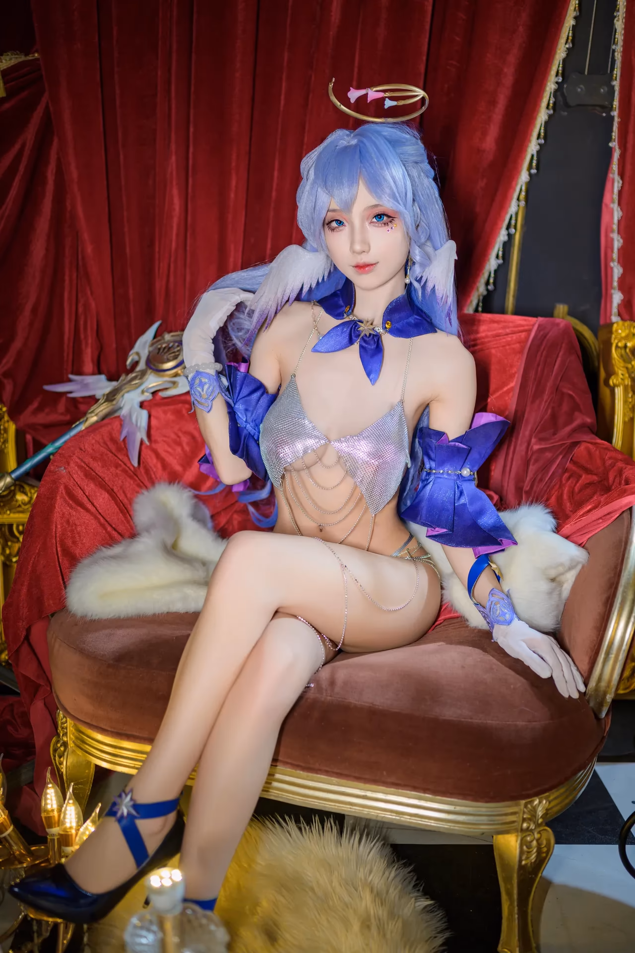 Hu Jiu Jiu as Robin — cosplay photo 16 of 61