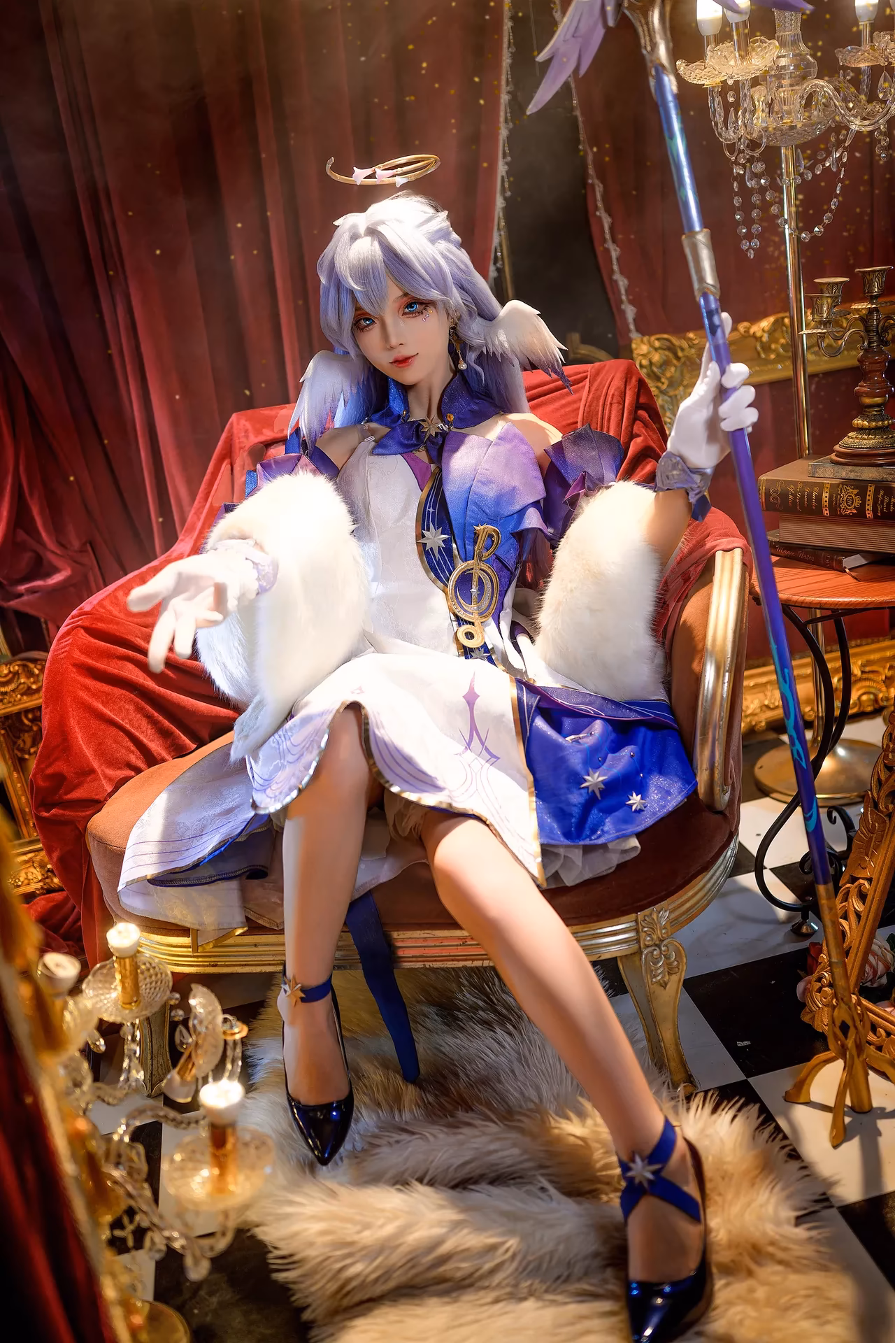 Hu Jiu Jiu as Robin — cosplay photo 2 of 61