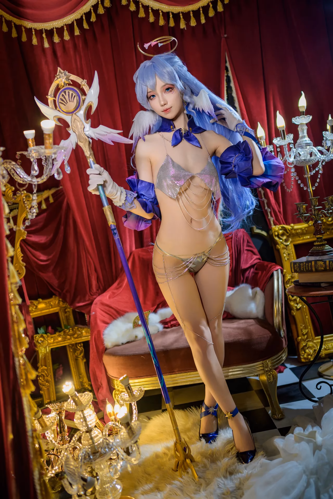 Hu Jiu Jiu as Robin — cosplay photo 35 of 61