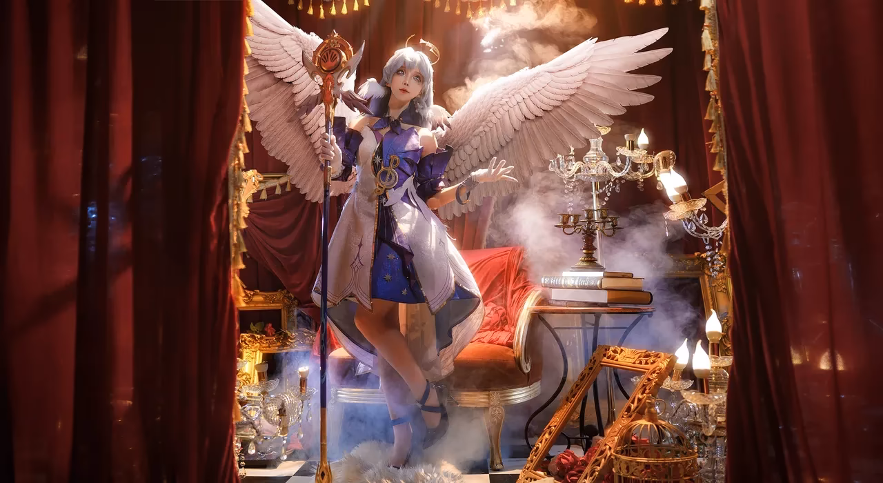 Hu Jiu Jiu as Robin — cosplay photo 9 of 61
