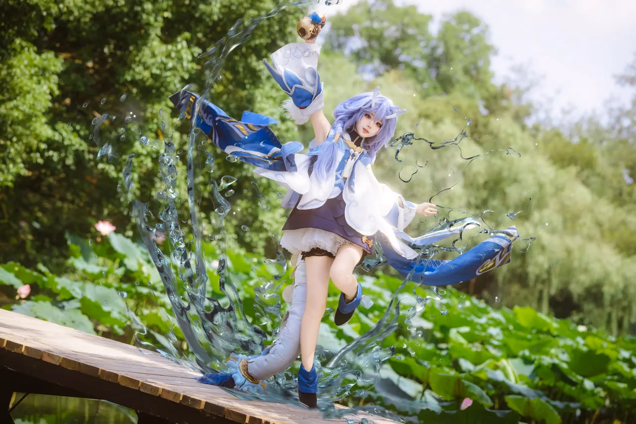 Hua Qi Hana as Bailu — cosplay photo 1 of 14