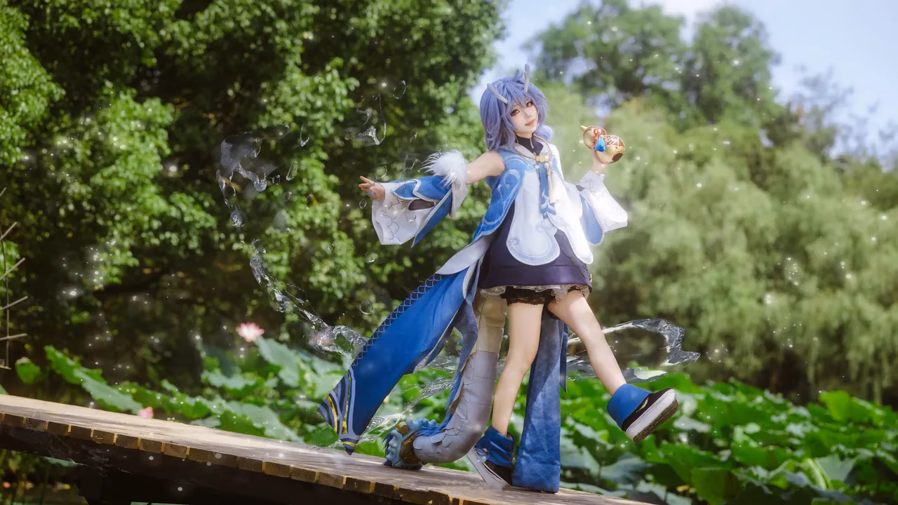 Hua Qi Hana as Bailu — cosplay photo 2 of 14