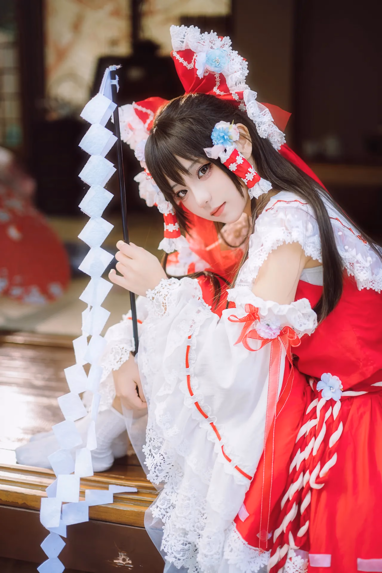 Hua Qi Hana as Reimu Hakurei — cosplay photo 11 of 12