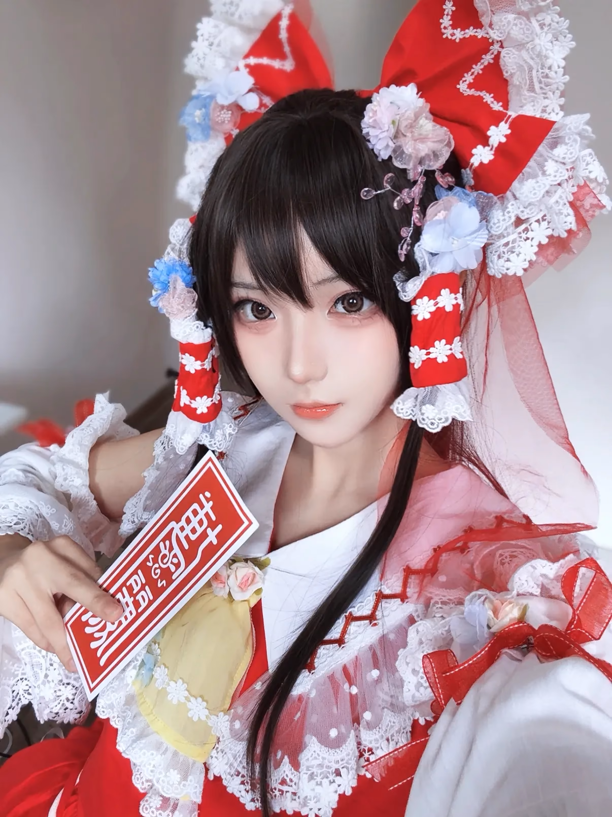 Hua Qi Hana as Reimu Hakurei — cosplay photo 2 of 12
