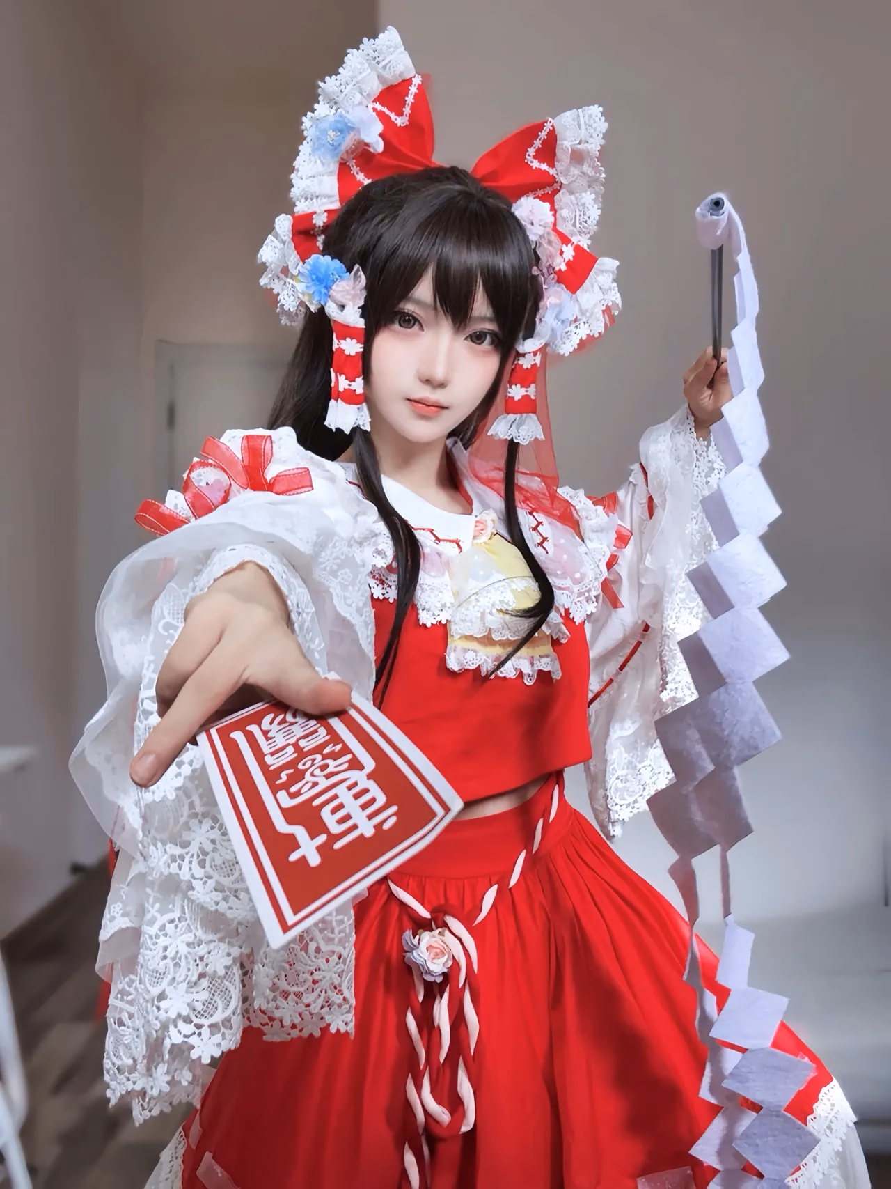 Hua Qi Hana as Reimu Hakurei — cosplay photo 3 of 12