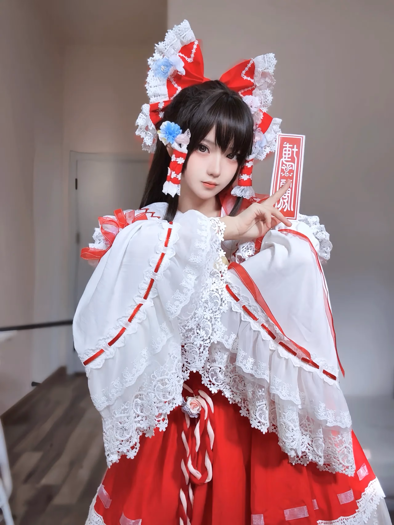 Hua Qi Hana as Reimu Hakurei — cosplay photo 4 of 12