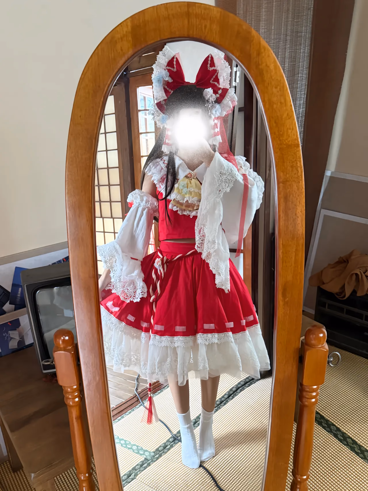 Hua Qi Hana as Reimu Hakurei — cosplay photo 9 of 12