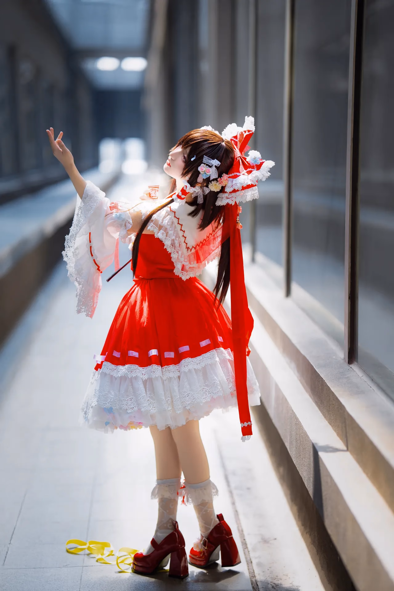 Hua Qi Hana as Reimu Hakurei — cosplay photo 14 of 88