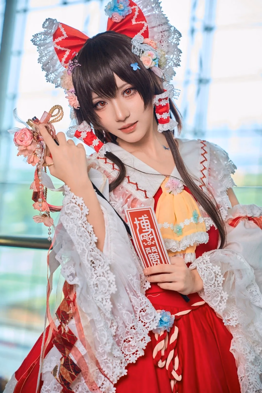 Hua Qi Hana as Reimu Hakurei — cosplay photo 15 of 88