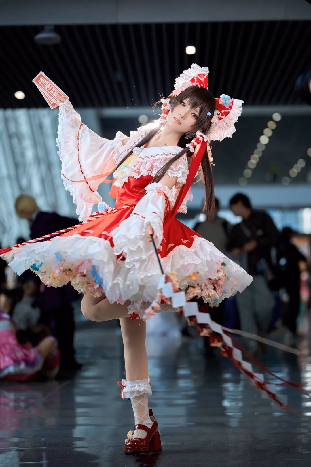 Hua Qi Hana as Reimu Hakurei — cosplay photo 16 of 88