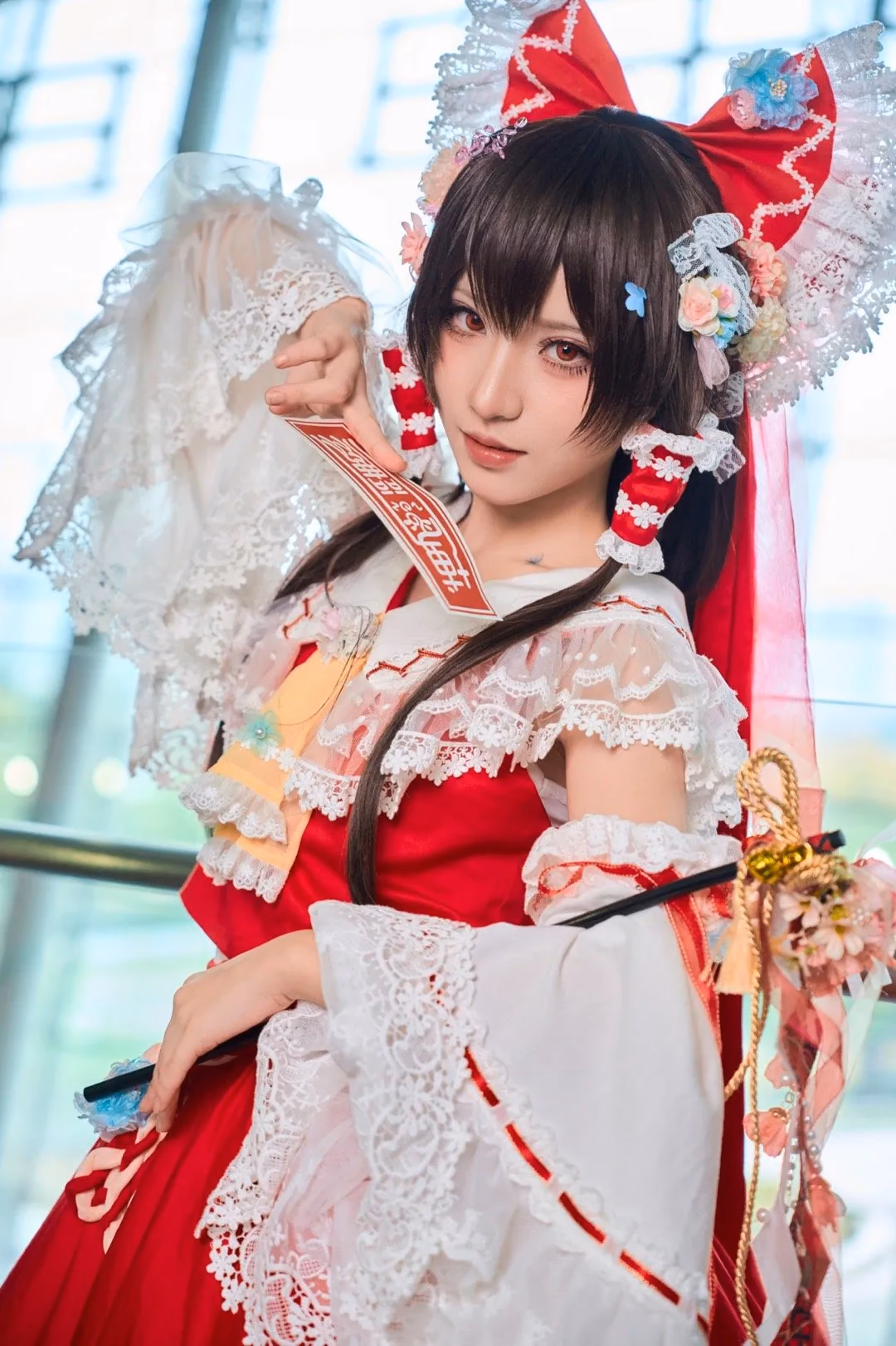 Hua Qi Hana as Reimu Hakurei — cosplay photo 20 of 88