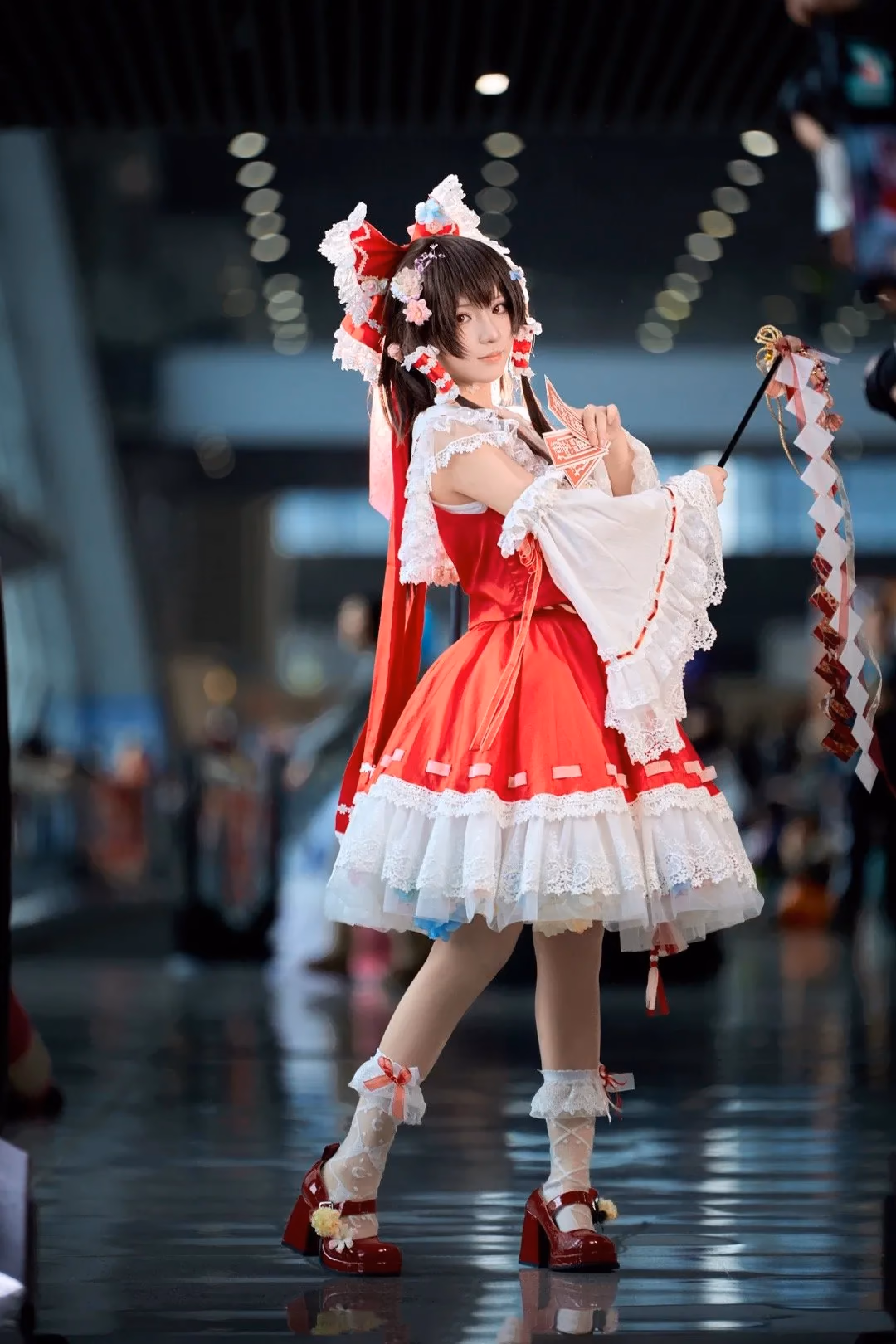 Hua Qi Hana as Reimu Hakurei — cosplay photo 21 of 88